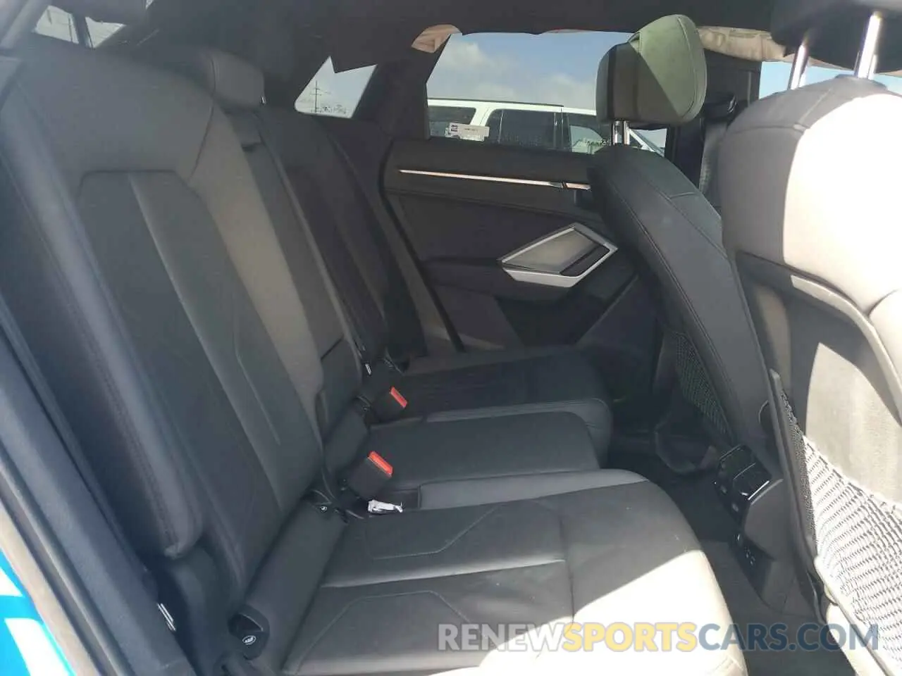 11 Photograph of a damaged car WA1DECF36M1040633 AUDI Q3 2021