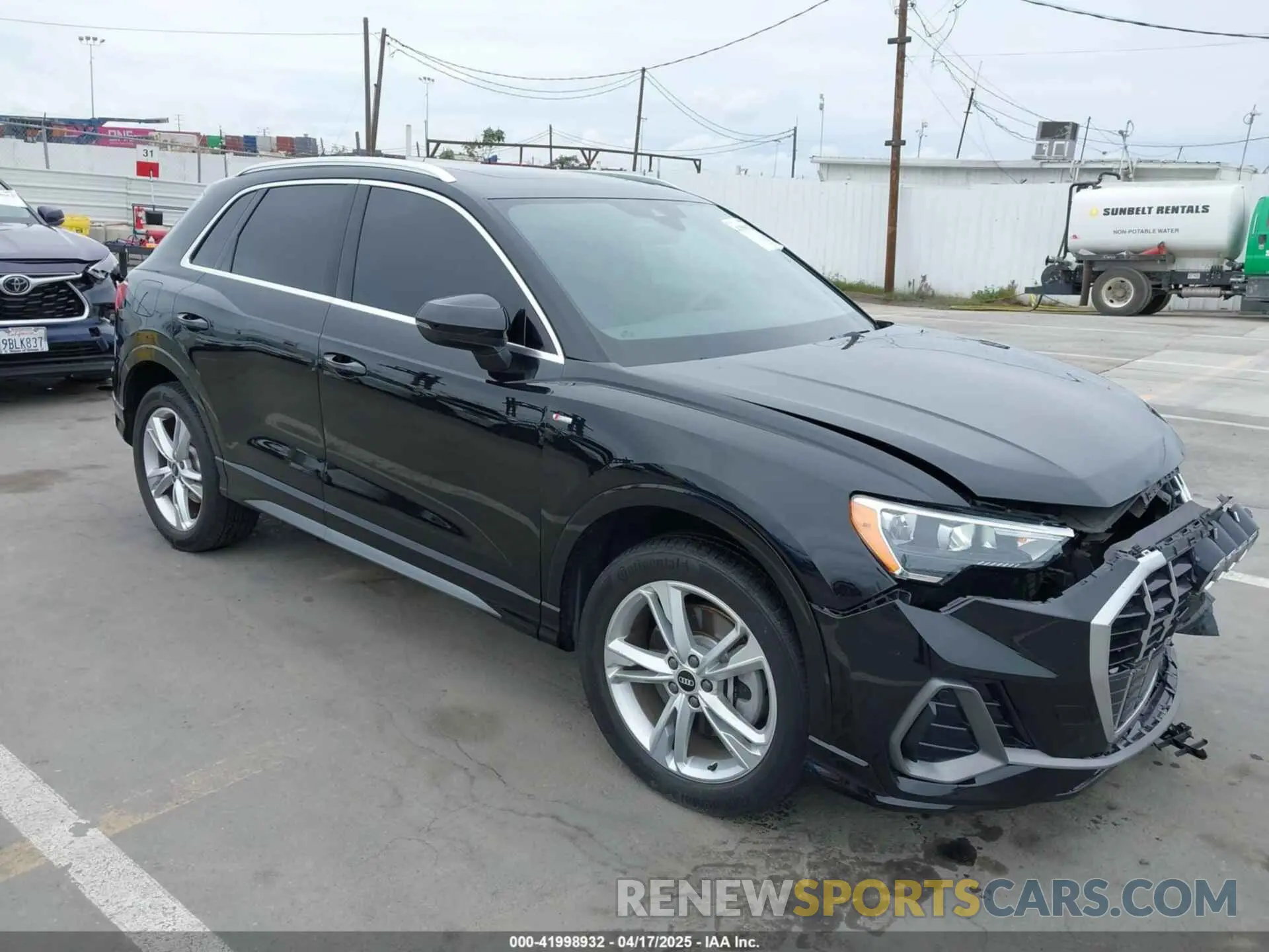 1 Photograph of a damaged car WA1DECF37M1017457 AUDI Q3 2021