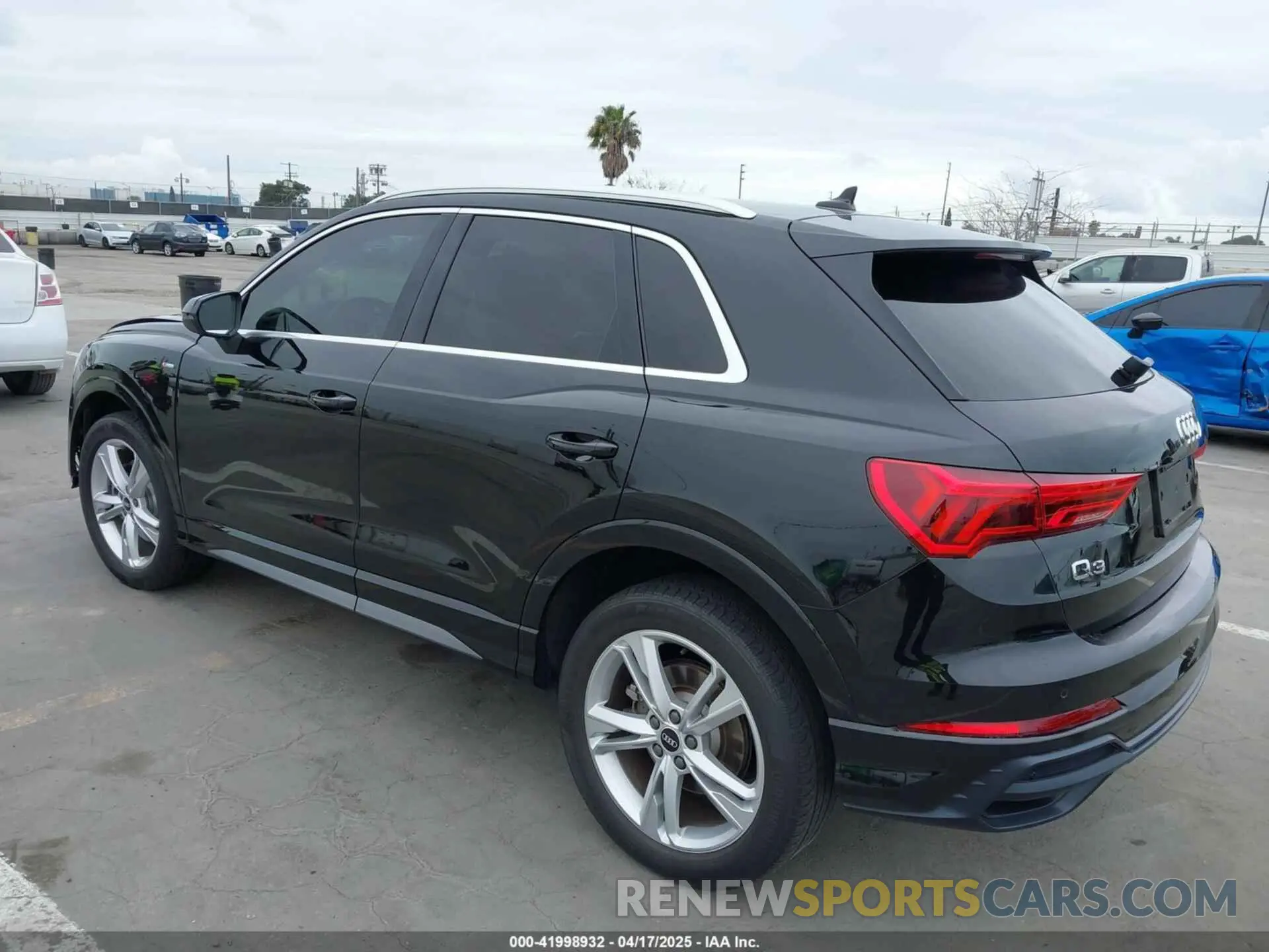 3 Photograph of a damaged car WA1DECF37M1017457 AUDI Q3 2021