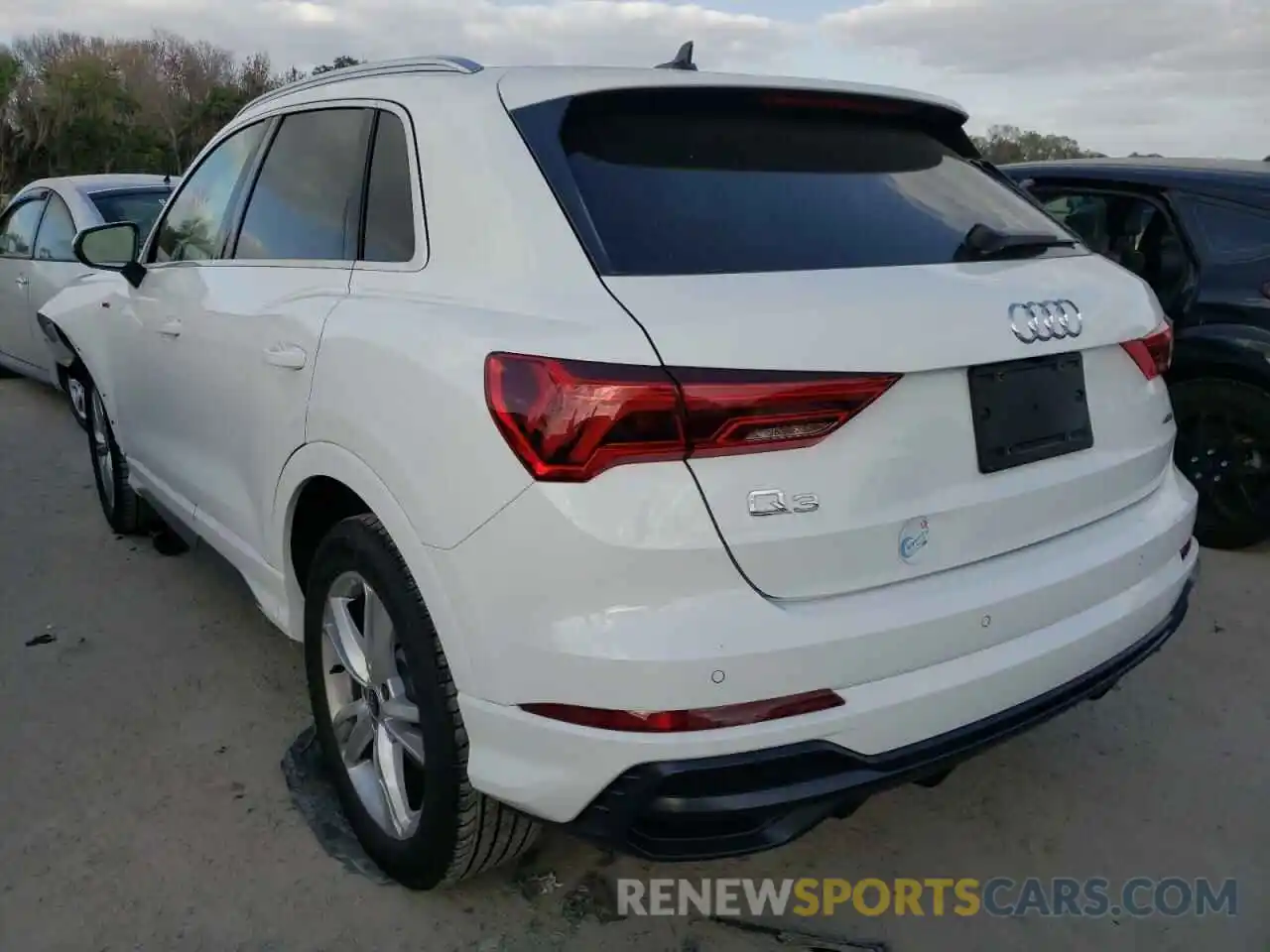 3 Photograph of a damaged car WA1DECF37M1022075 AUDI Q3 2021