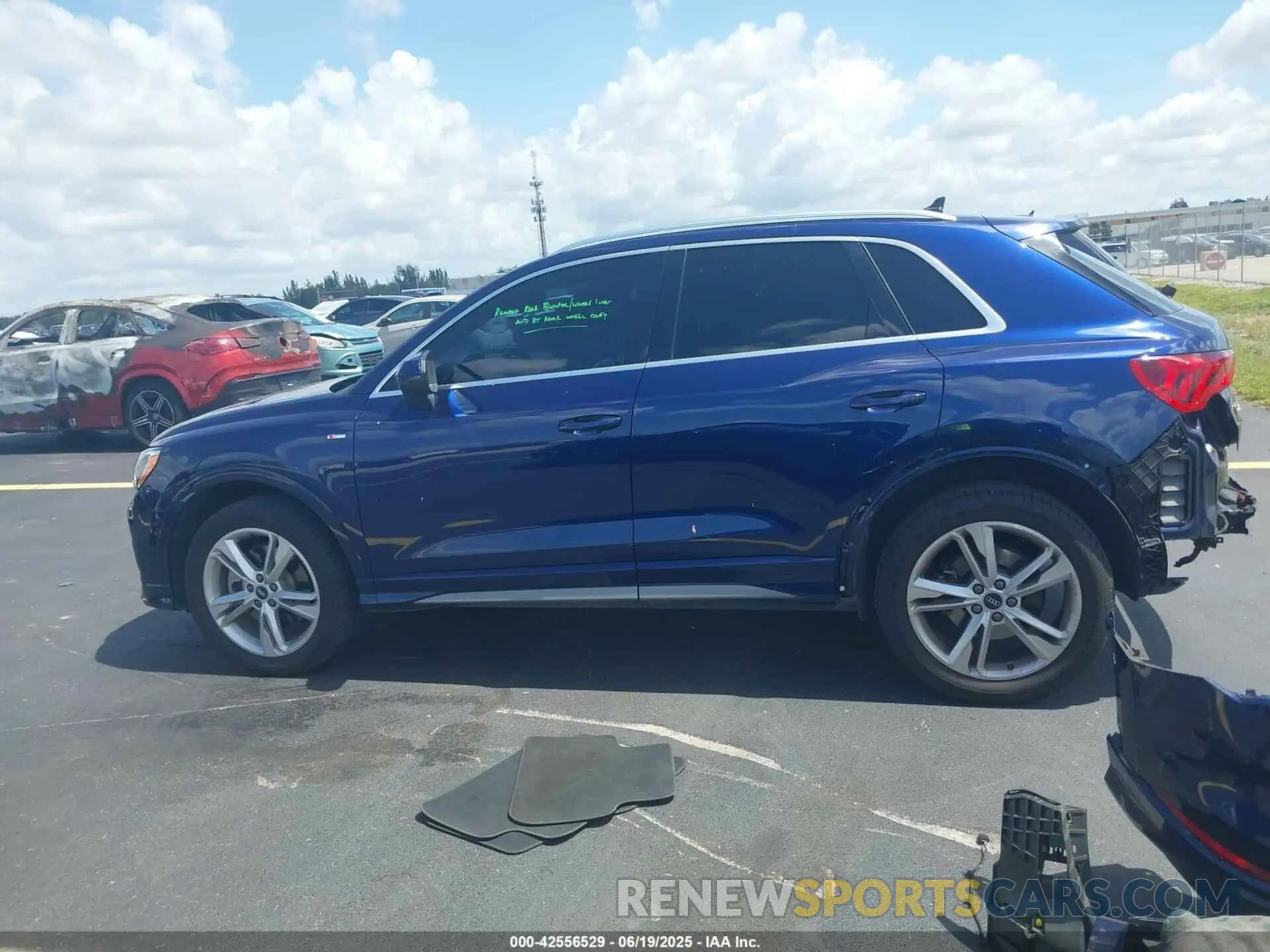 14 Photograph of a damaged car WA1DECF37M1032508 AUDI Q3 2021