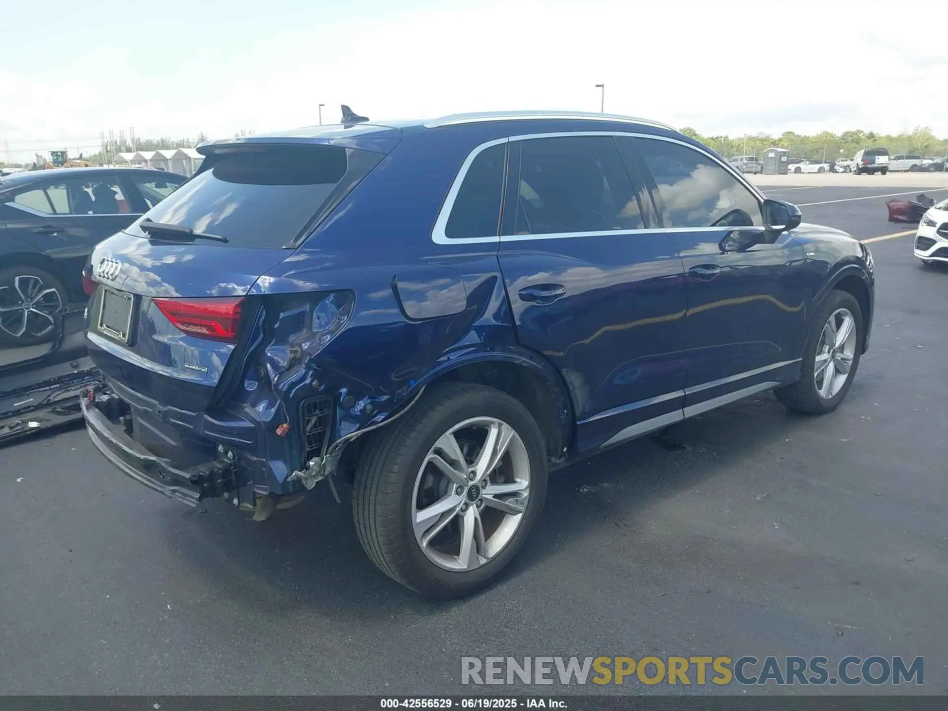 4 Photograph of a damaged car WA1DECF37M1032508 AUDI Q3 2021