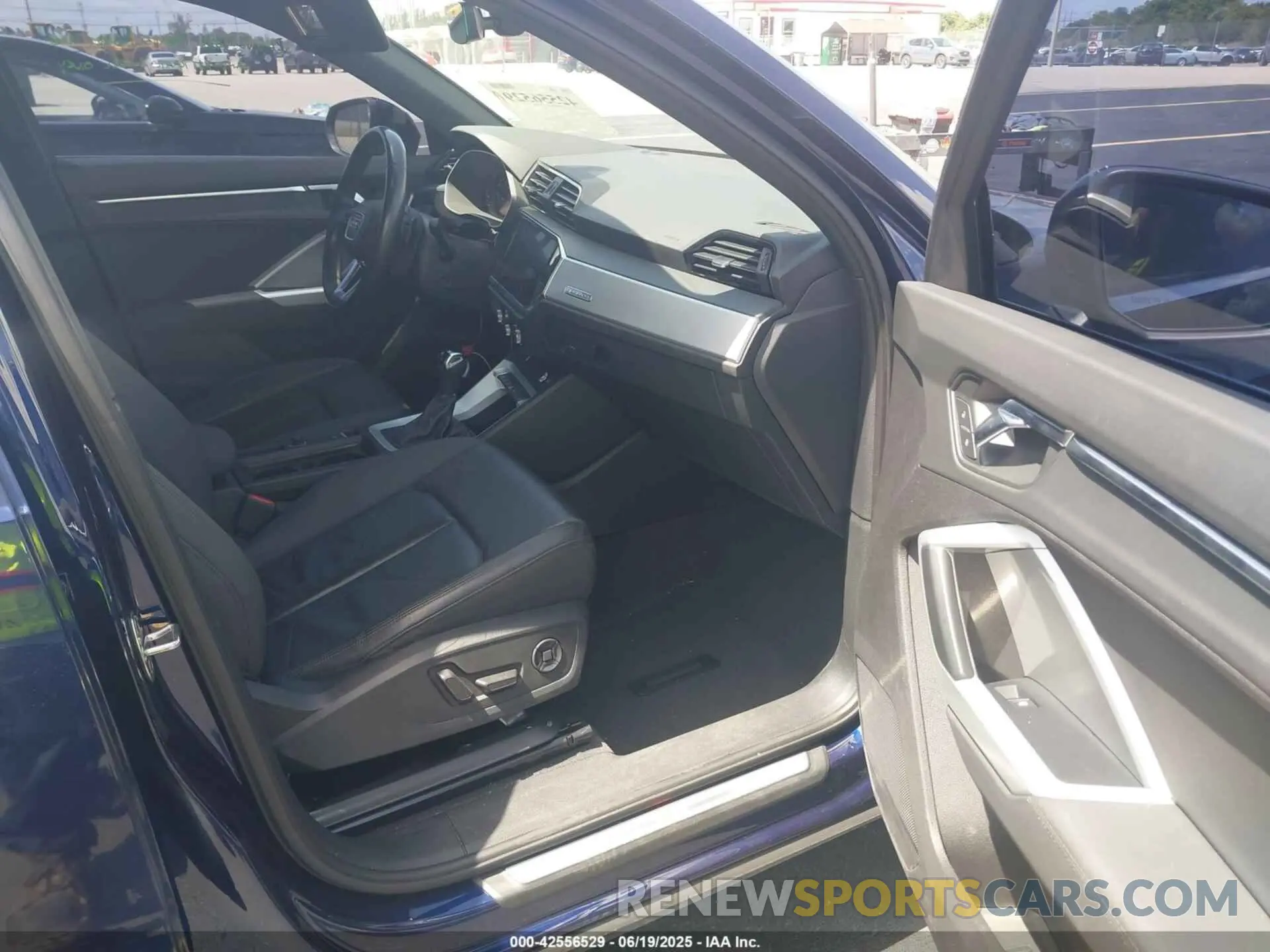 5 Photograph of a damaged car WA1DECF37M1032508 AUDI Q3 2021
