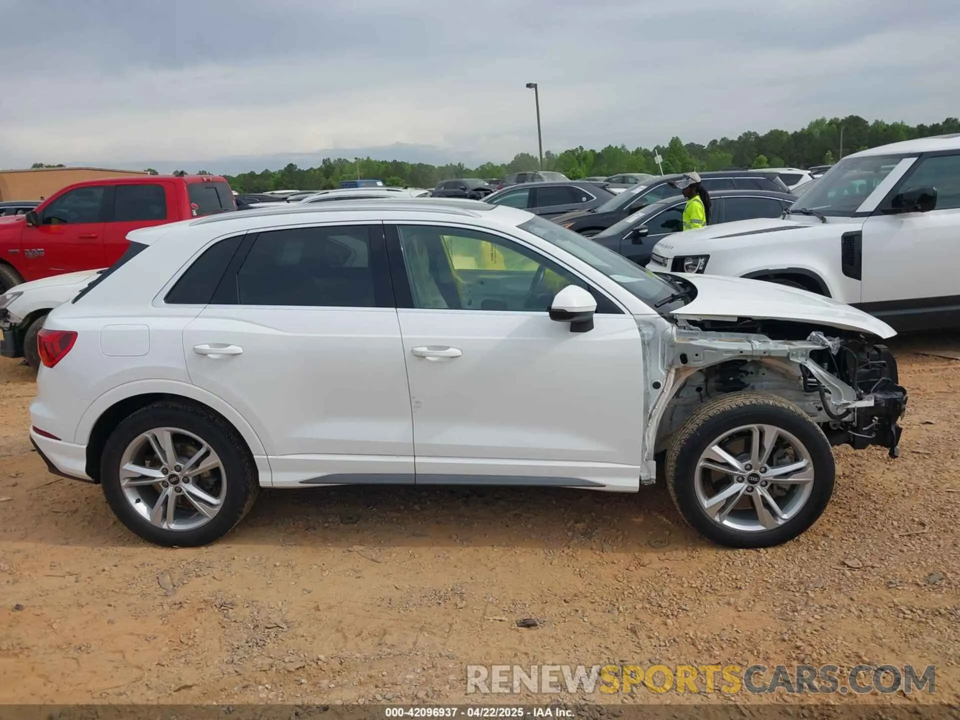 13 Photograph of a damaged car WA1DECF37M1037711 AUDI Q3 2021