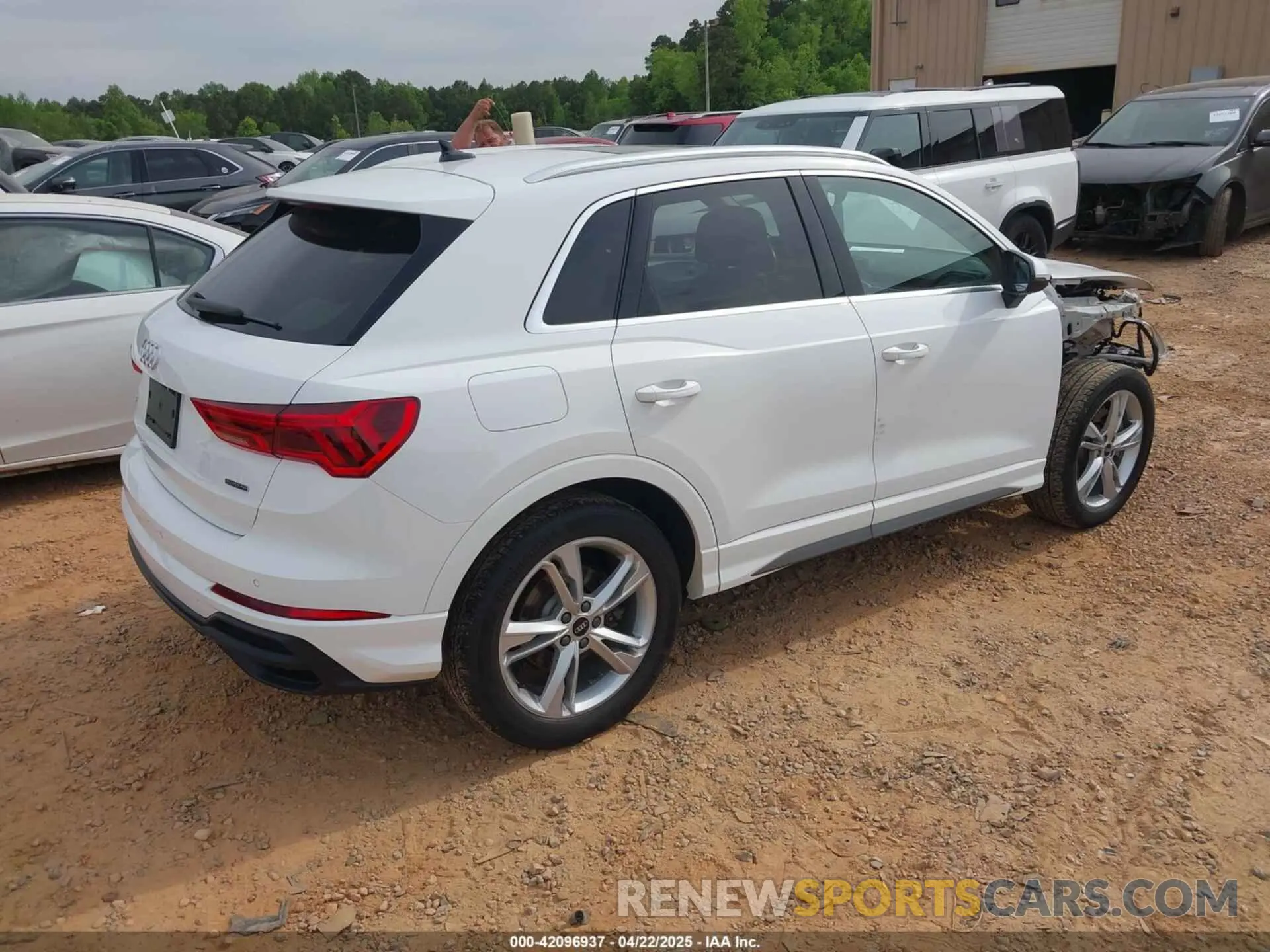 4 Photograph of a damaged car WA1DECF37M1037711 AUDI Q3 2021