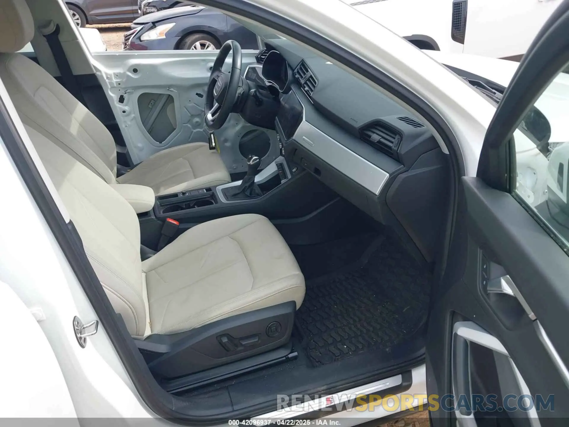 5 Photograph of a damaged car WA1DECF37M1037711 AUDI Q3 2021