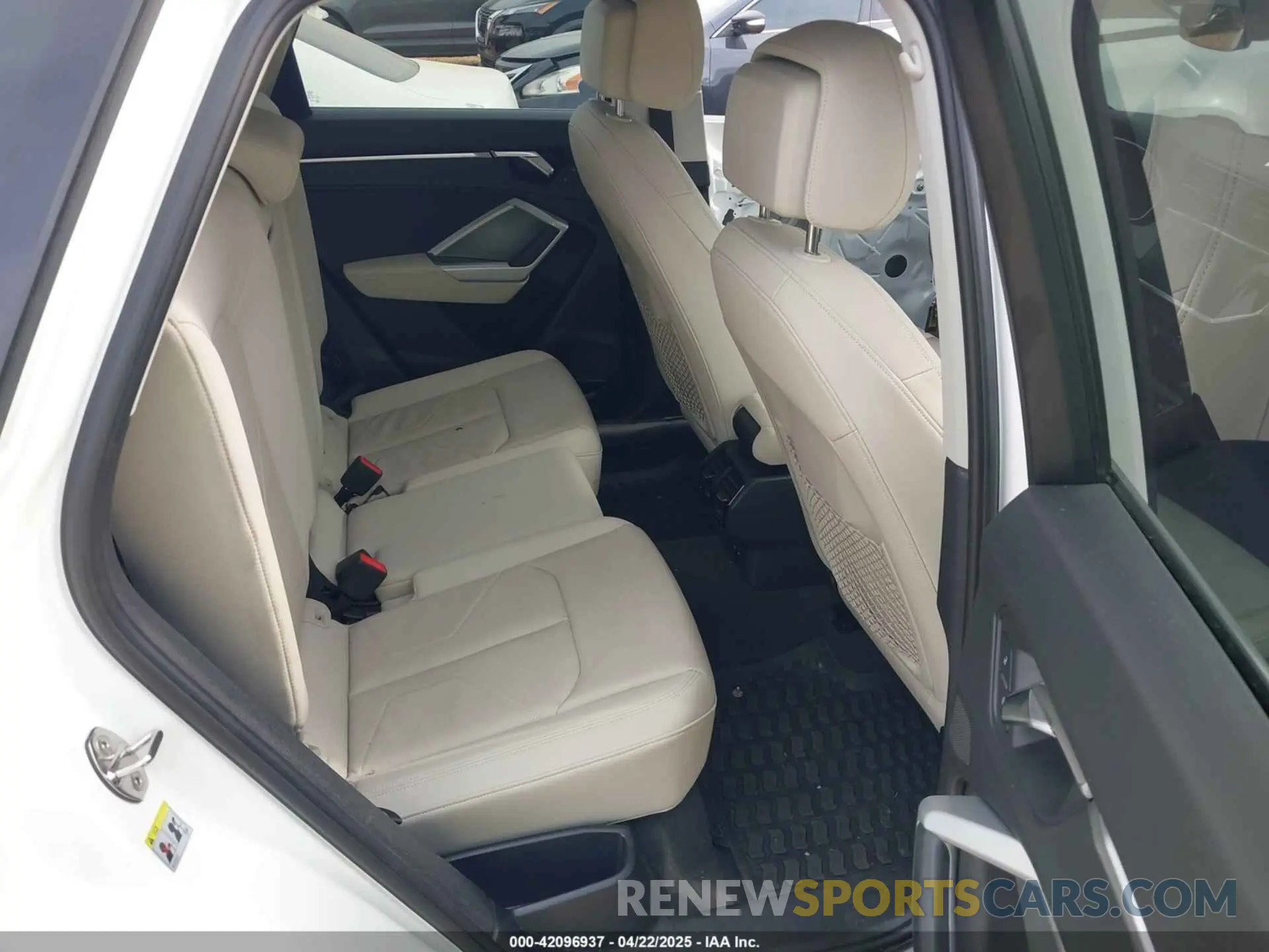 8 Photograph of a damaged car WA1DECF37M1037711 AUDI Q3 2021