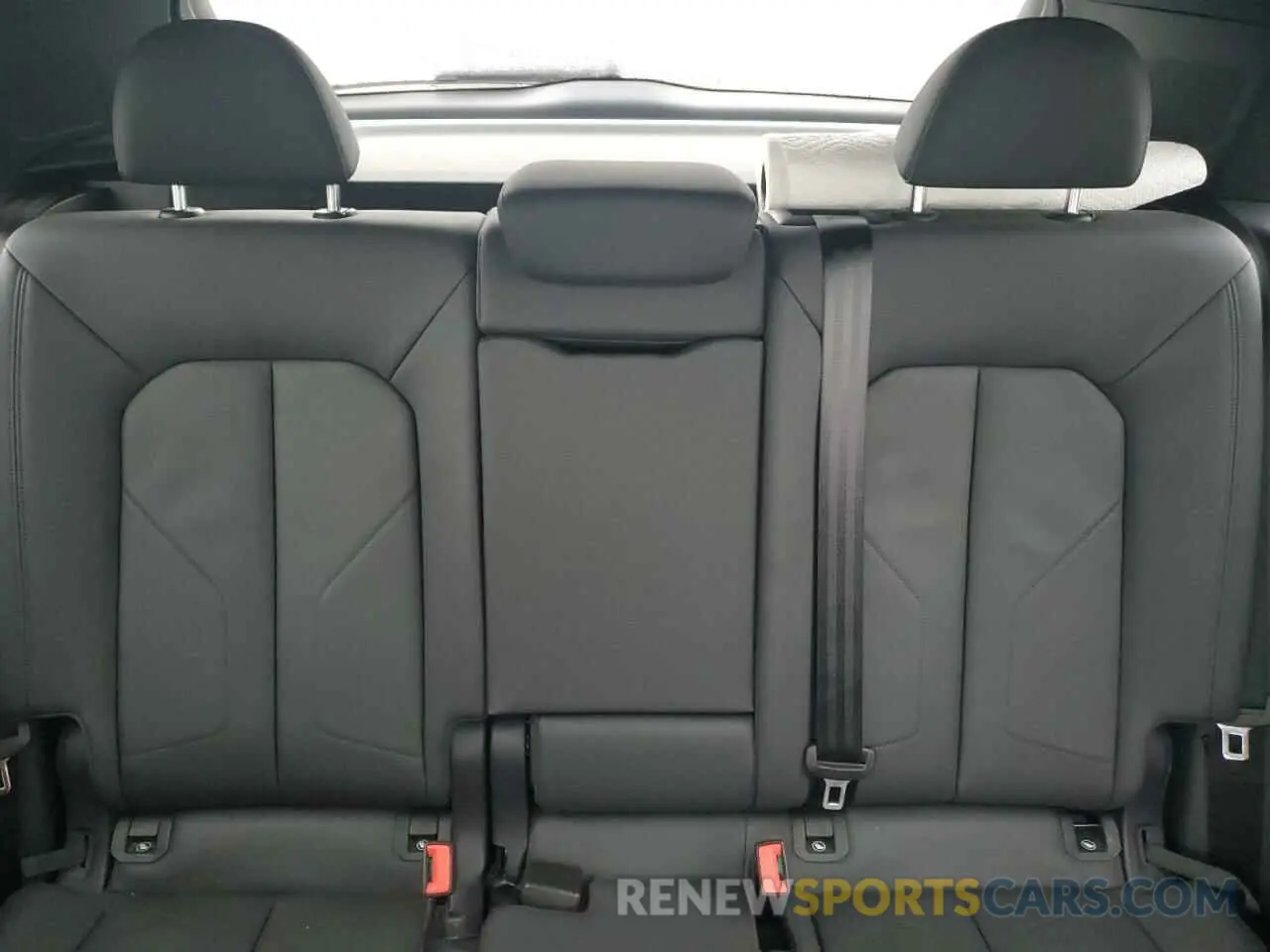 10 Photograph of a damaged car WA1DECF37M1079067 AUDI Q3 2021
