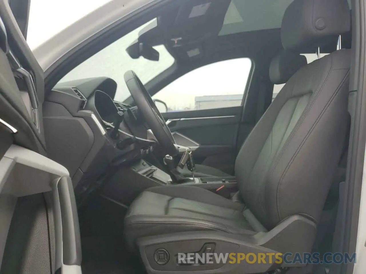 7 Photograph of a damaged car WA1DECF37M1079067 AUDI Q3 2021