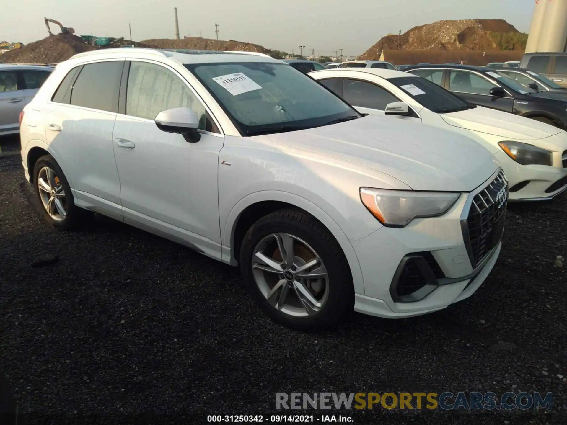 1 Photograph of a damaged car WA1DECF39M1025351 AUDI Q3 2021