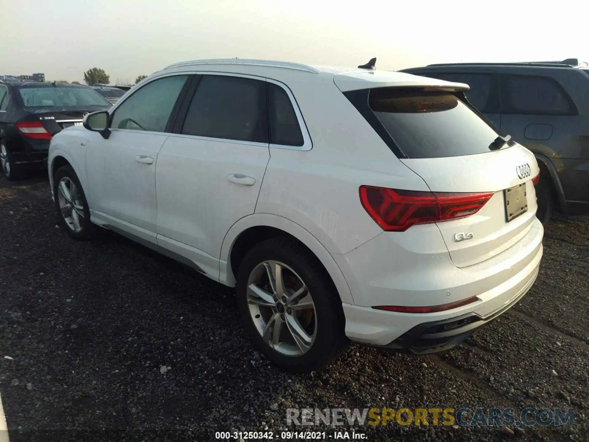 3 Photograph of a damaged car WA1DECF39M1025351 AUDI Q3 2021