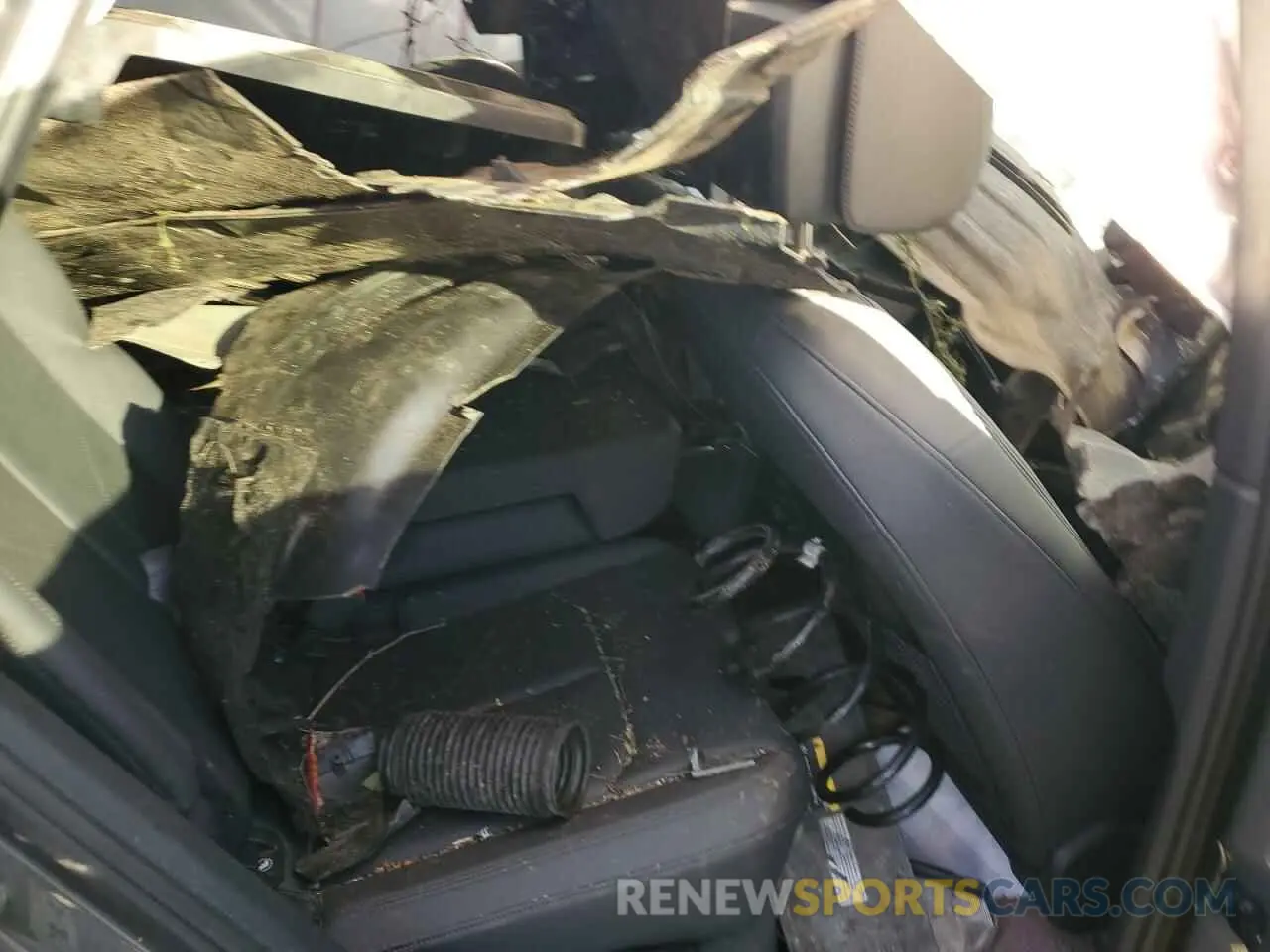 10 Photograph of a damaged car WA1DECF39M1028847 AUDI Q3 2021