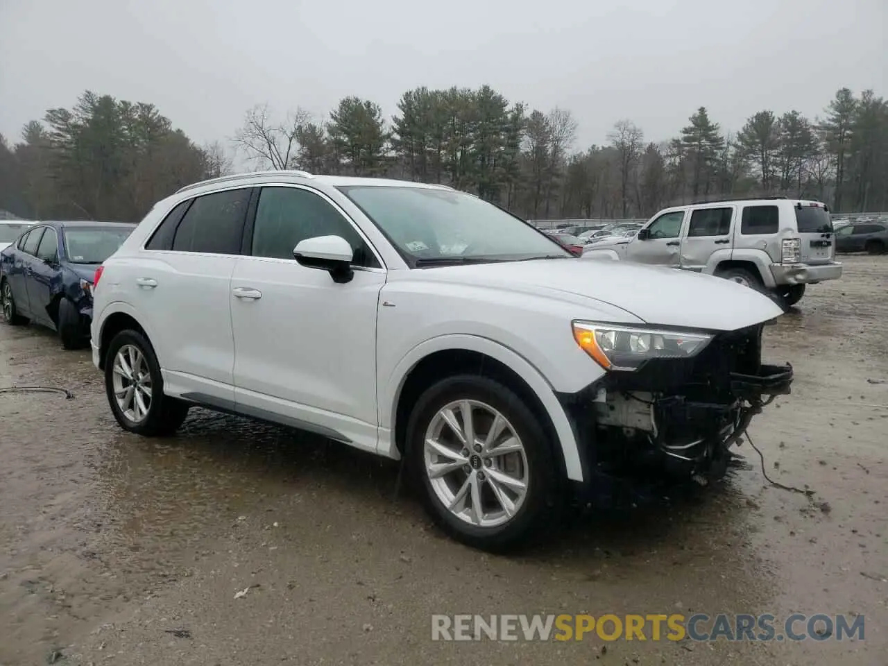 4 Photograph of a damaged car WA1DECF39M1035653 AUDI Q3 2021