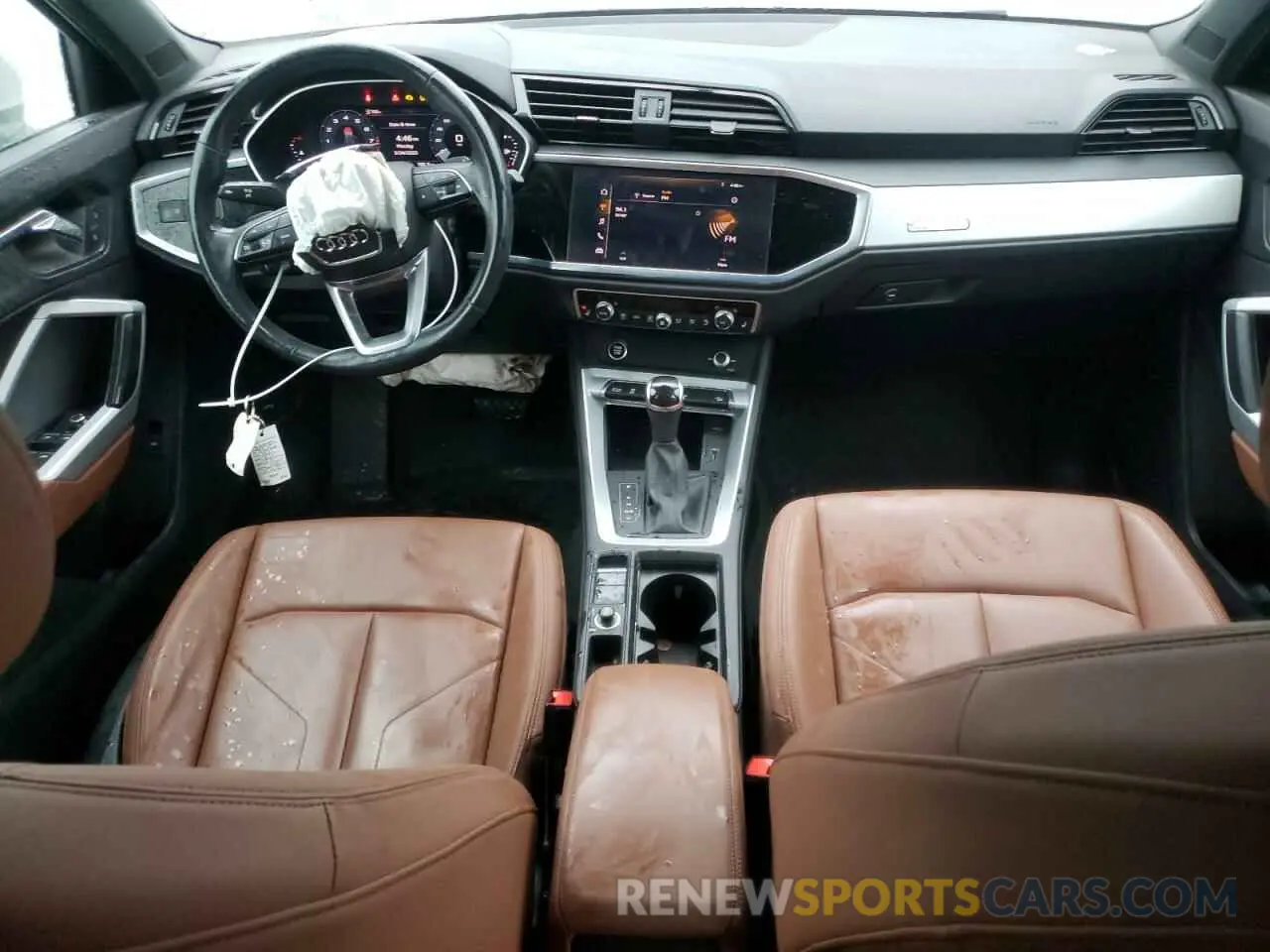 8 Photograph of a damaged car WA1DECF39M1035653 AUDI Q3 2021