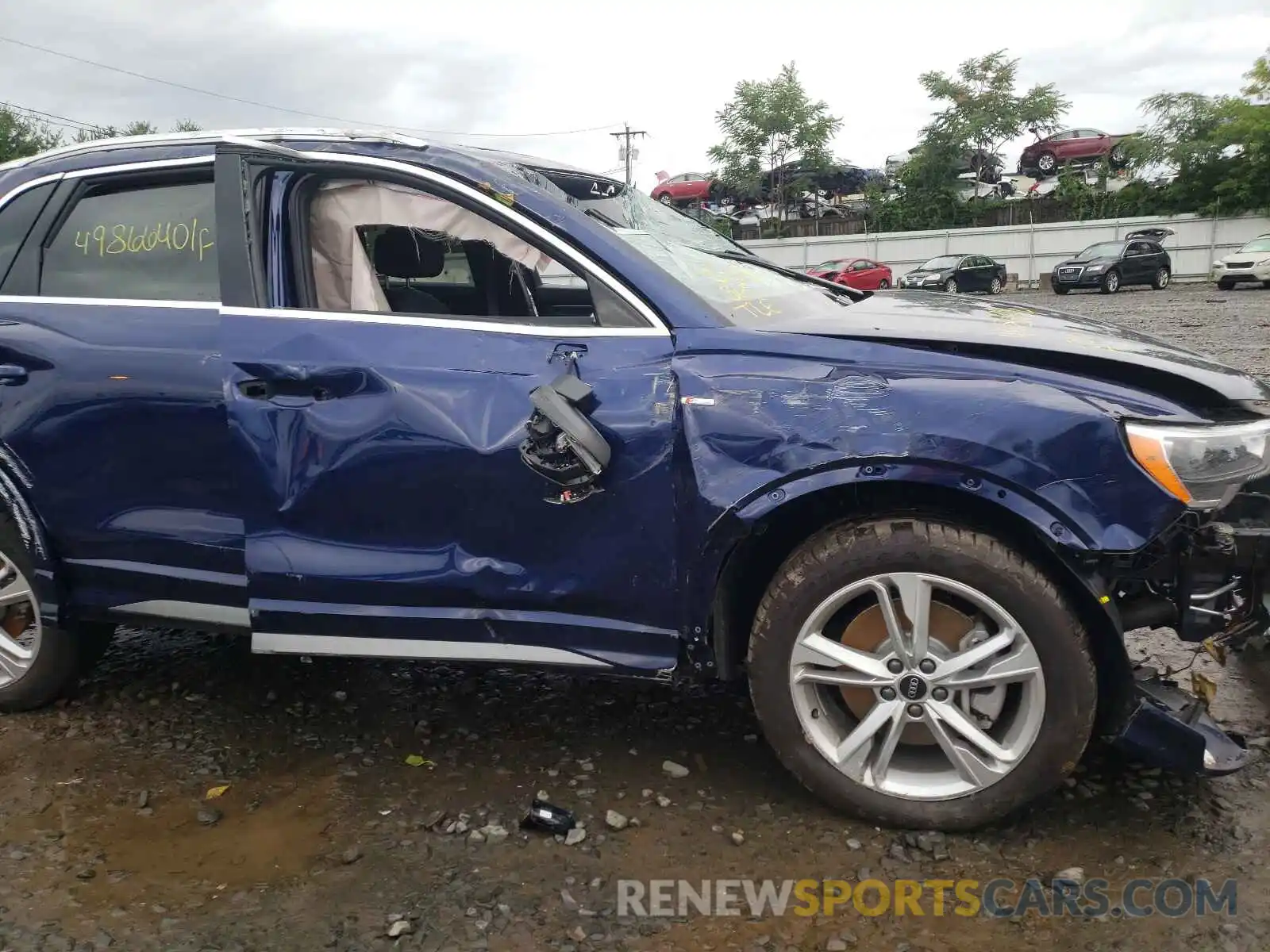 9 Photograph of a damaged car WA1DECF39M1057040 AUDI Q3 2021