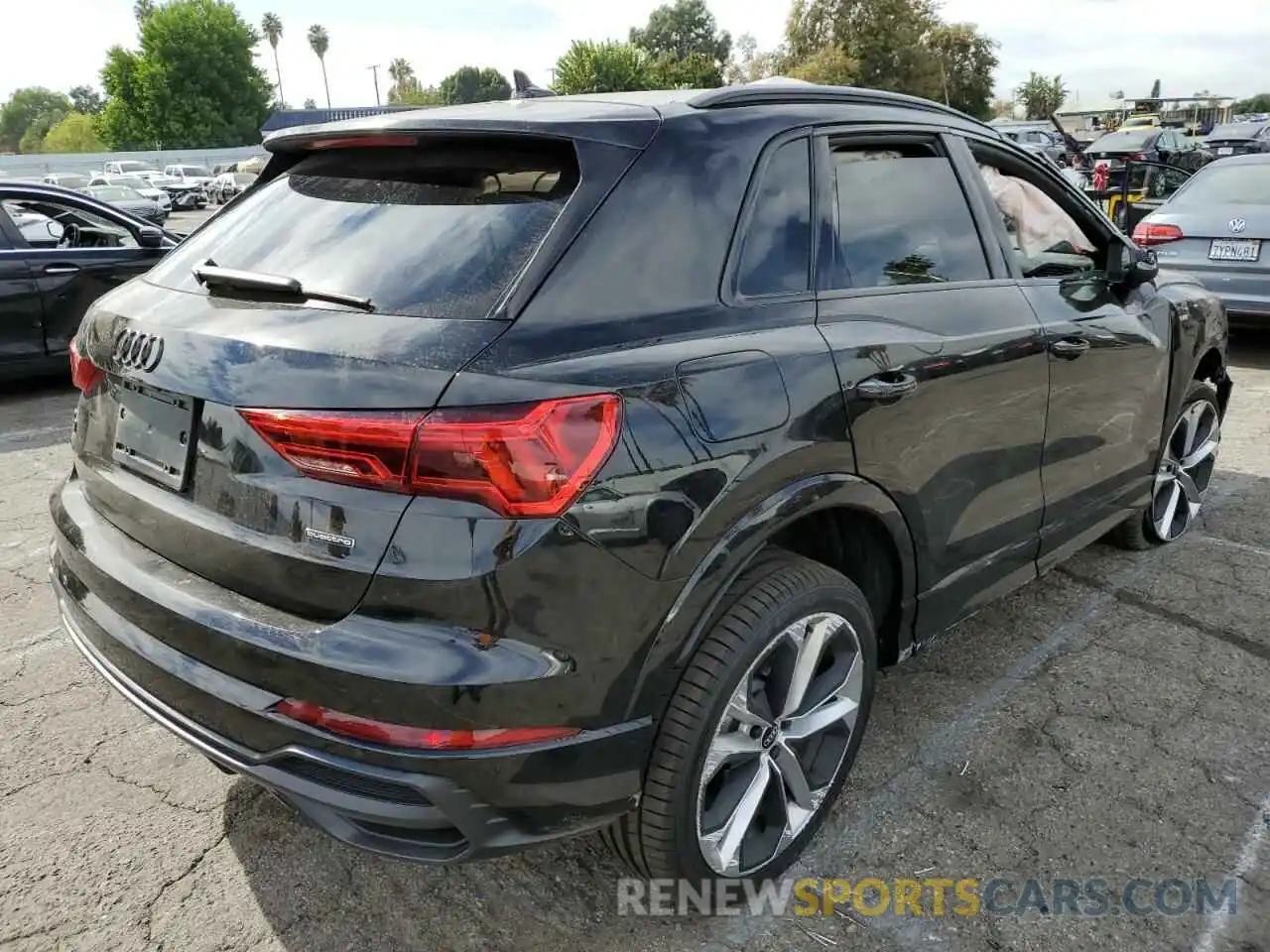 4 Photograph of a damaged car WA1DECF39M1139141 AUDI Q3 2021