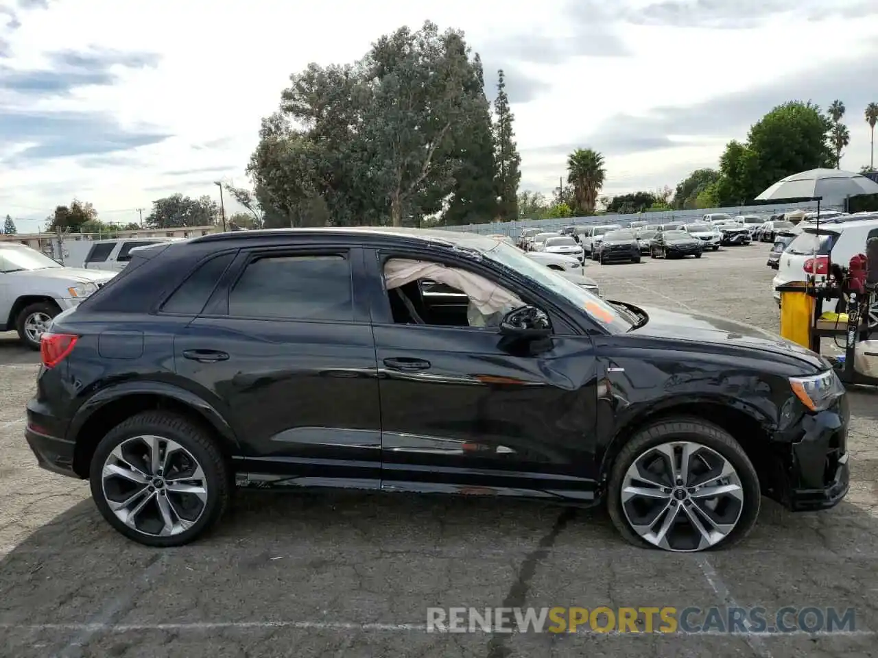 9 Photograph of a damaged car WA1DECF39M1139141 AUDI Q3 2021