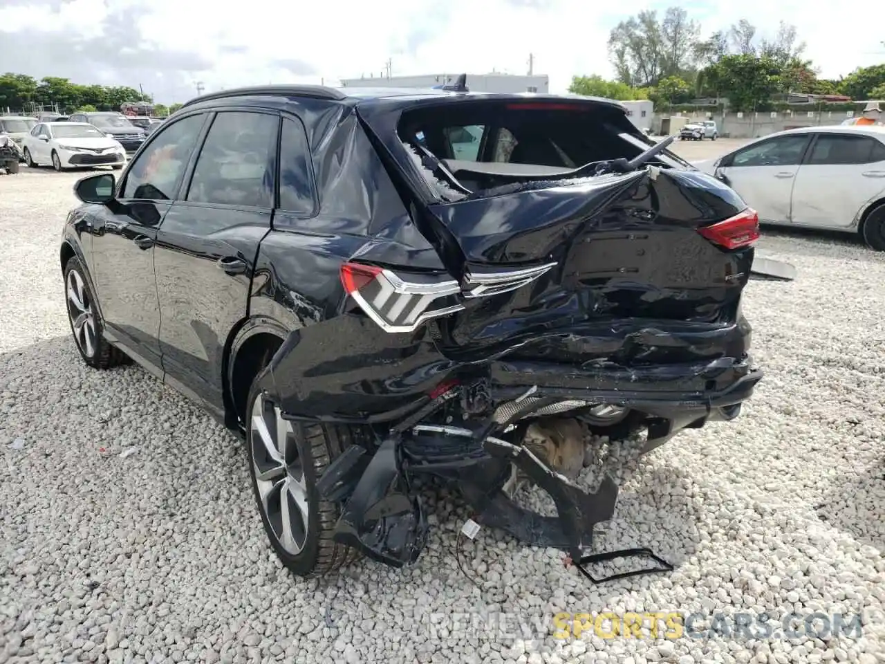 3 Photograph of a damaged car WA1DECF39M1152522 AUDI Q3 2021