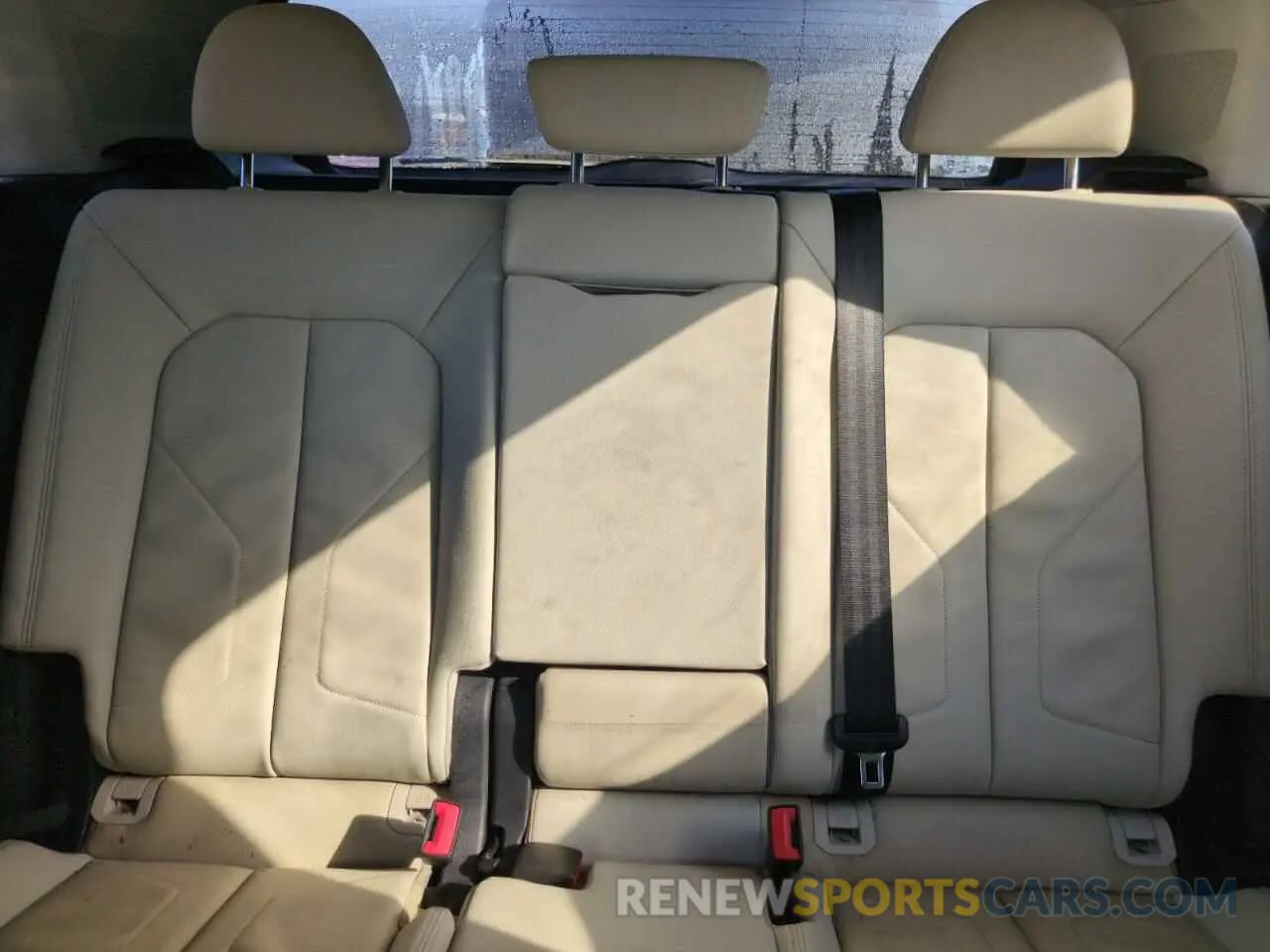 10 Photograph of a damaged car WA1DECF3XM1002659 AUDI Q3 2021