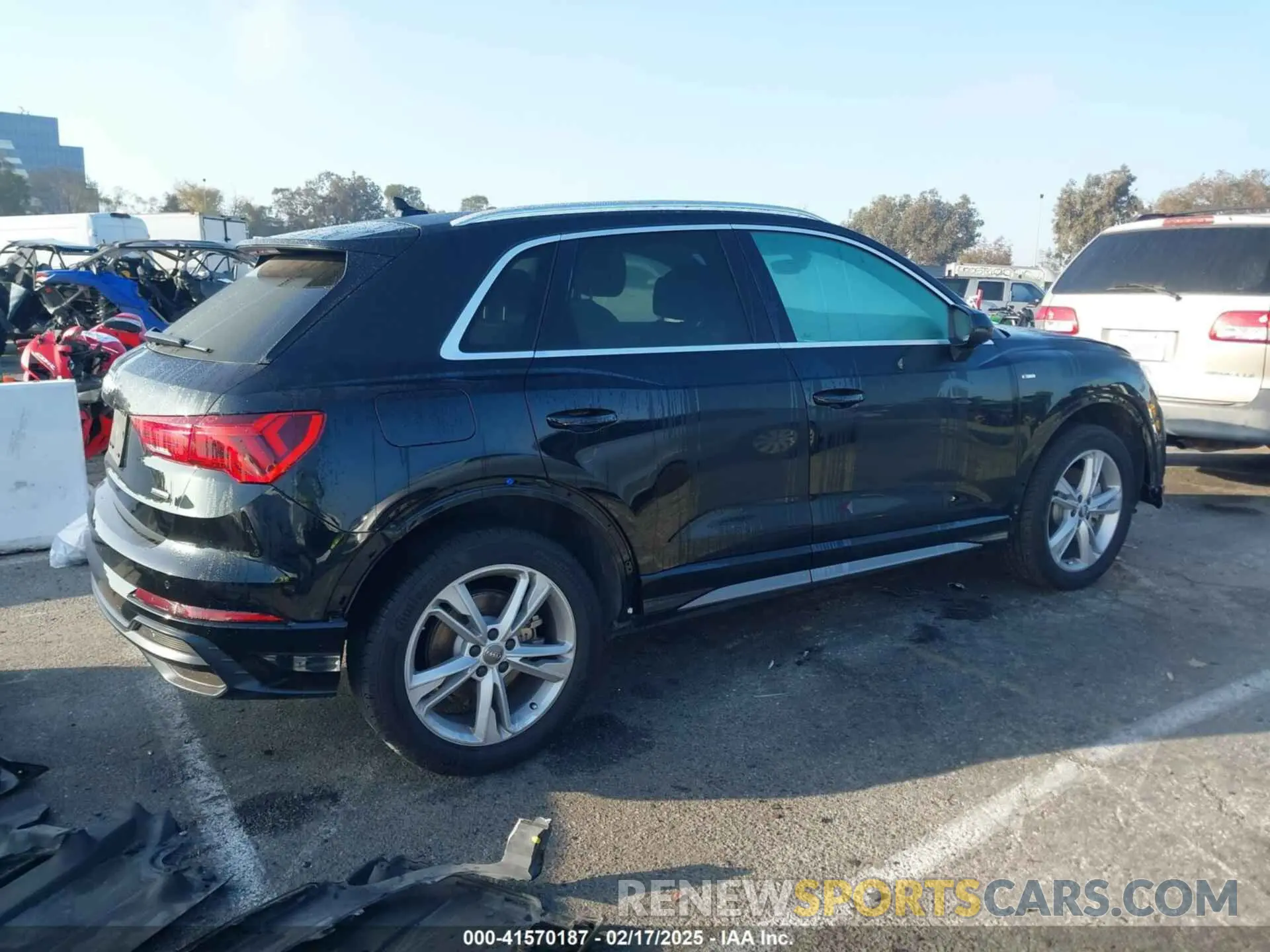14 Photograph of a damaged car WA1DECF3XM1008140 AUDI Q3 2021