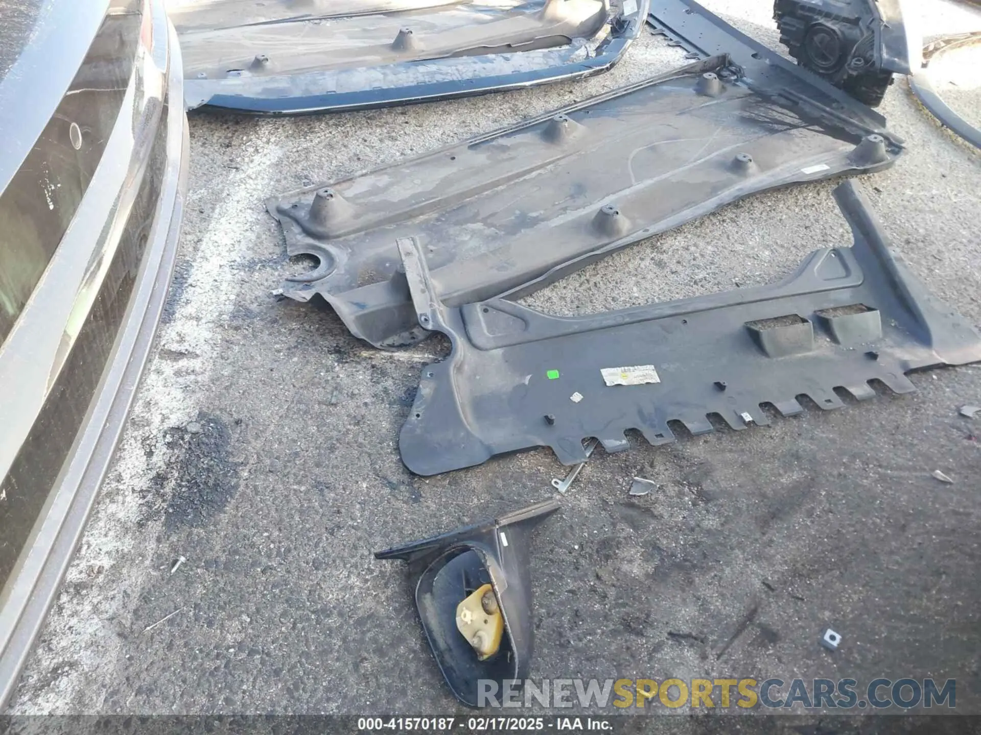 18 Photograph of a damaged car WA1DECF3XM1008140 AUDI Q3 2021
