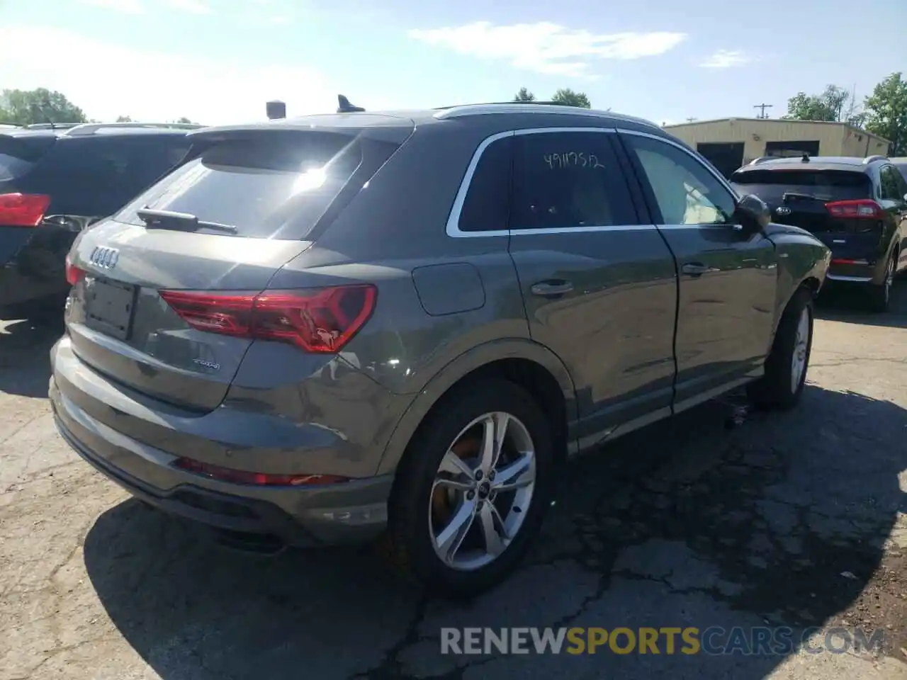 4 Photograph of a damaged car WA1DECF3XM1028100 AUDI Q3 2021