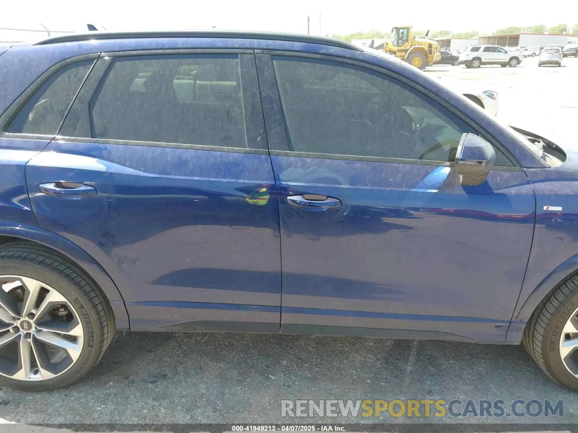 13 Photograph of a damaged car WA1DECF3XM1085641 AUDI Q3 2021