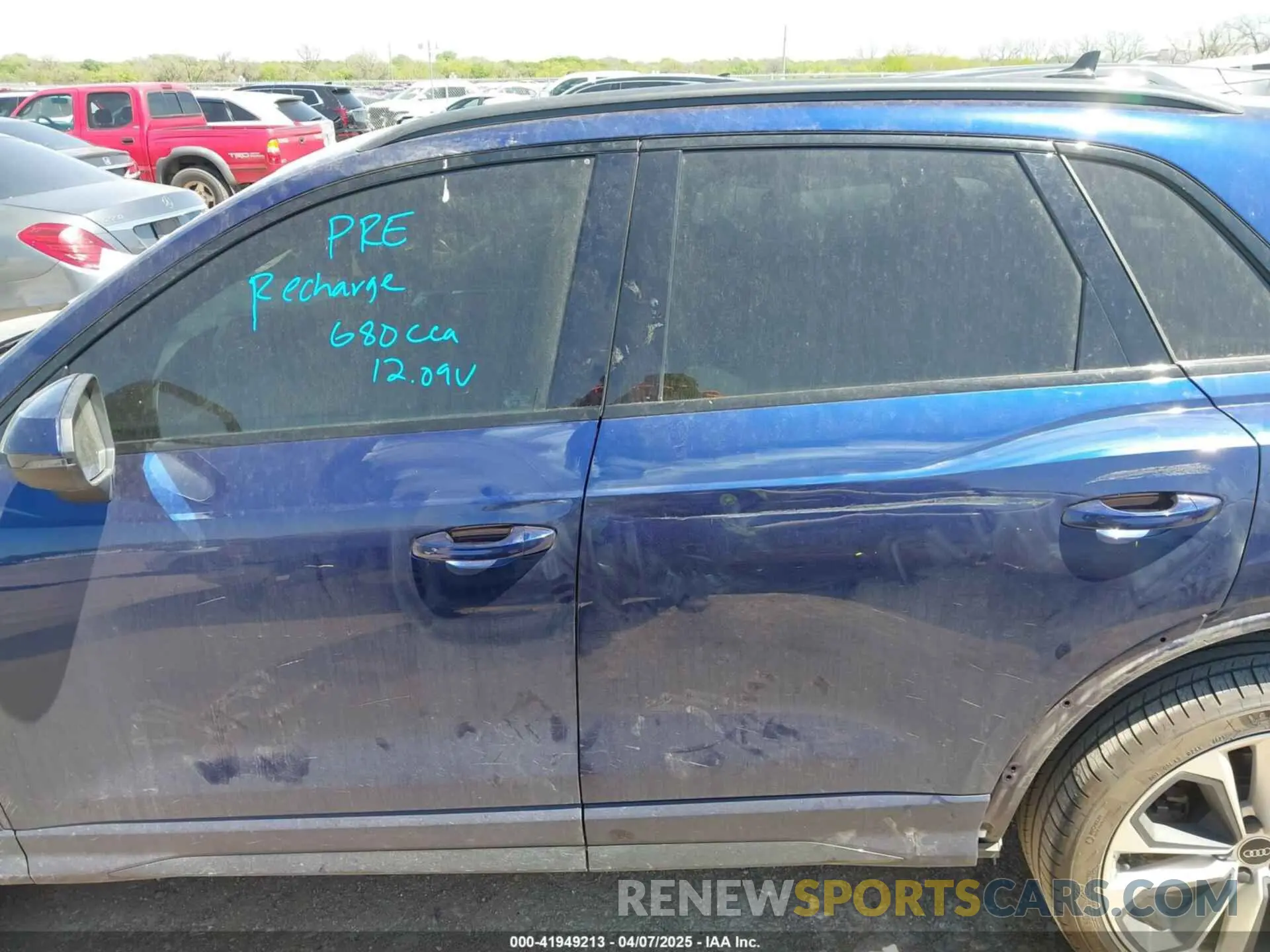 14 Photograph of a damaged car WA1DECF3XM1085641 AUDI Q3 2021
