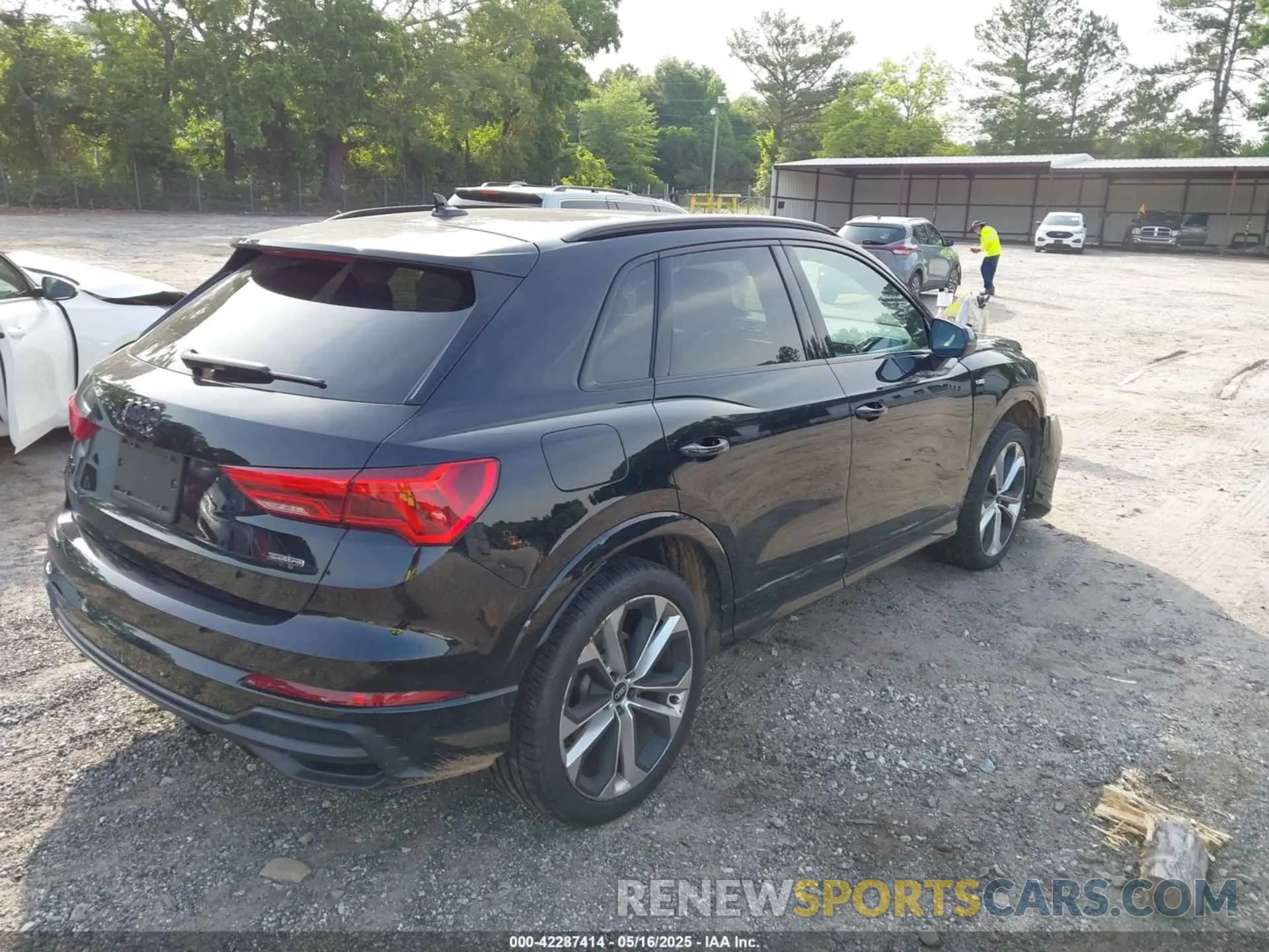 4 Photograph of a damaged car WA1DECF3XM1147085 AUDI Q3 2021
