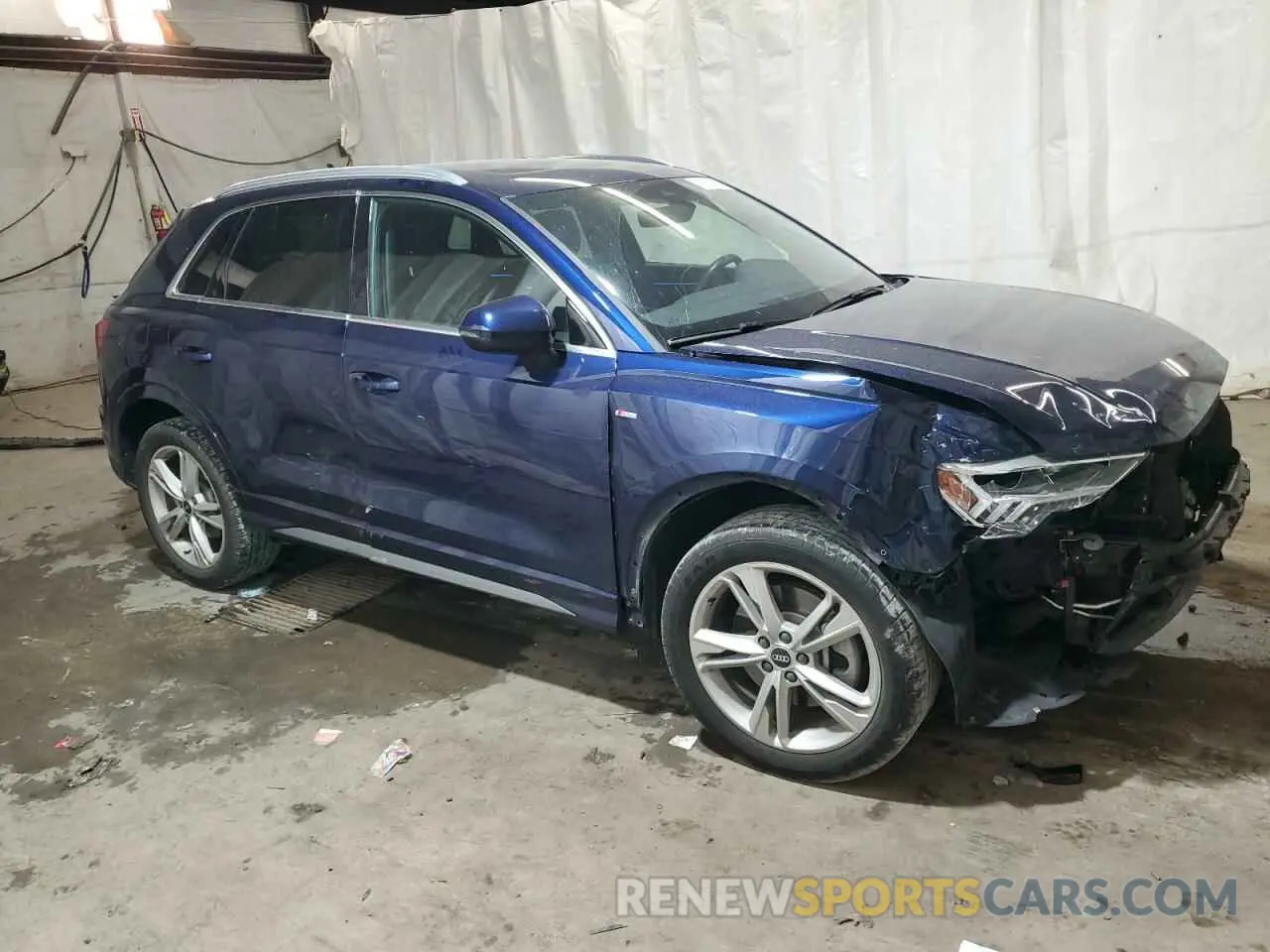 4 Photograph of a damaged car WA1EECF30M1051020 AUDI Q3 2021