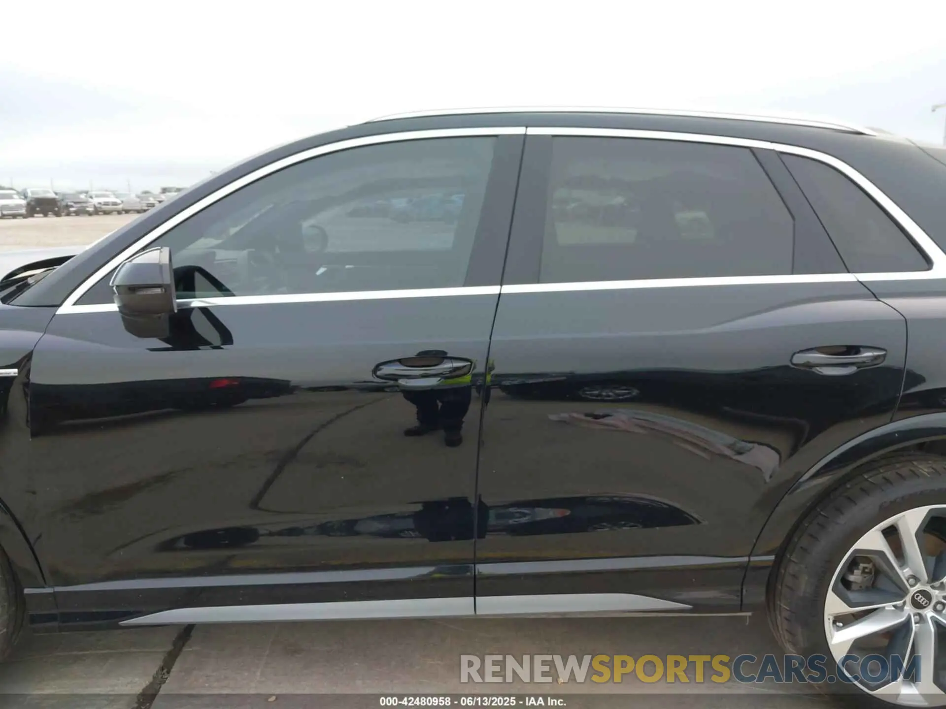 14 Photograph of a damaged car WA1EECF30M1109417 AUDI Q3 2021