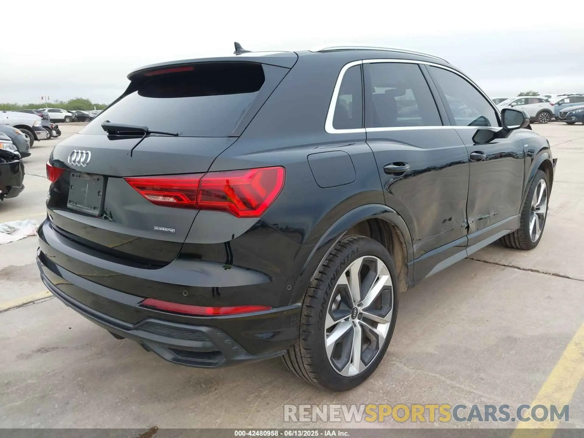 4 Photograph of a damaged car WA1EECF30M1109417 AUDI Q3 2021