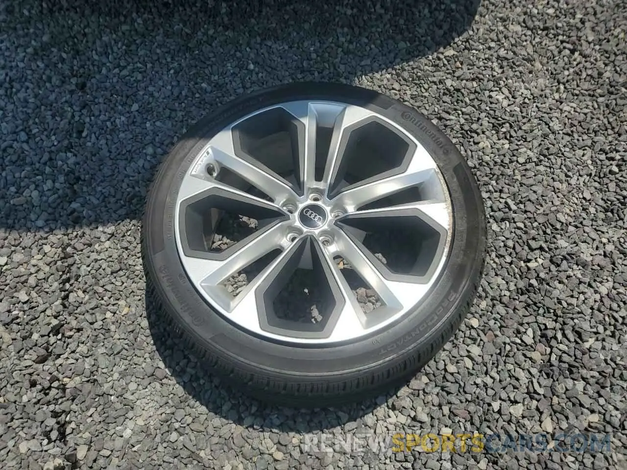 13 Photograph of a damaged car WA1EECF31M1053794 AUDI Q3 2021