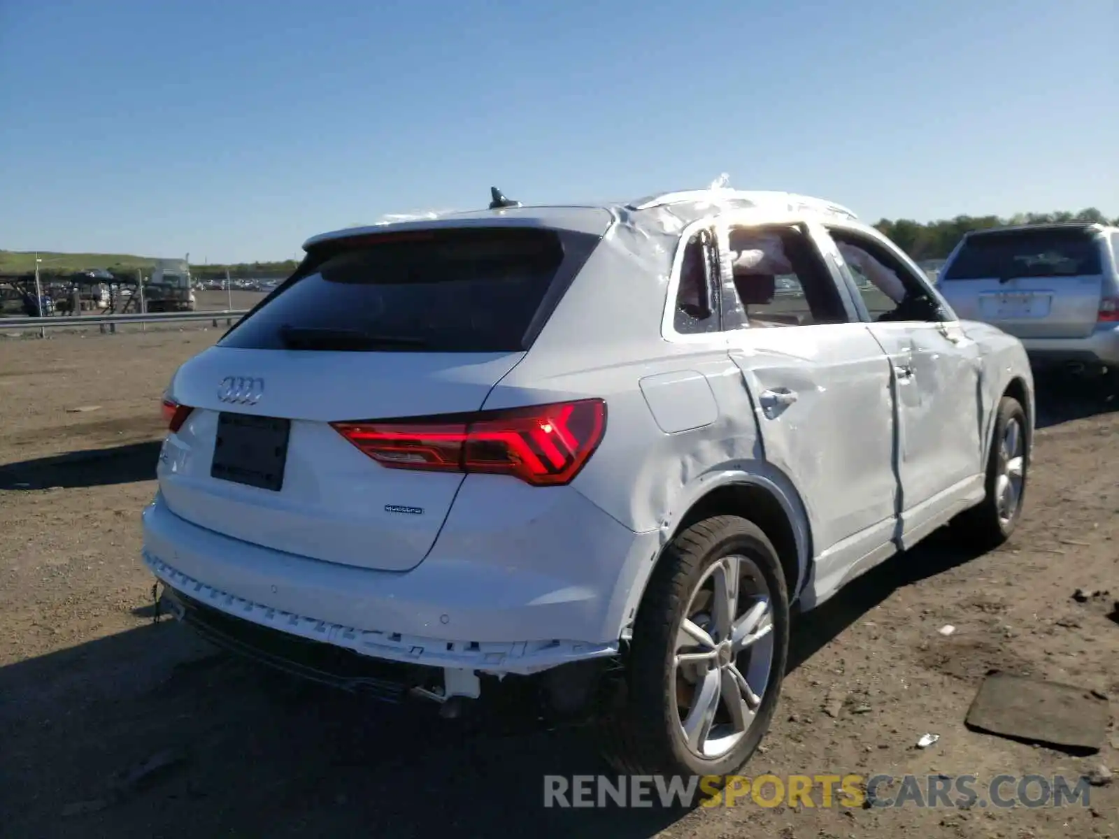 4 Photograph of a damaged car WA1EECF31M1056971 AUDI Q3 2021