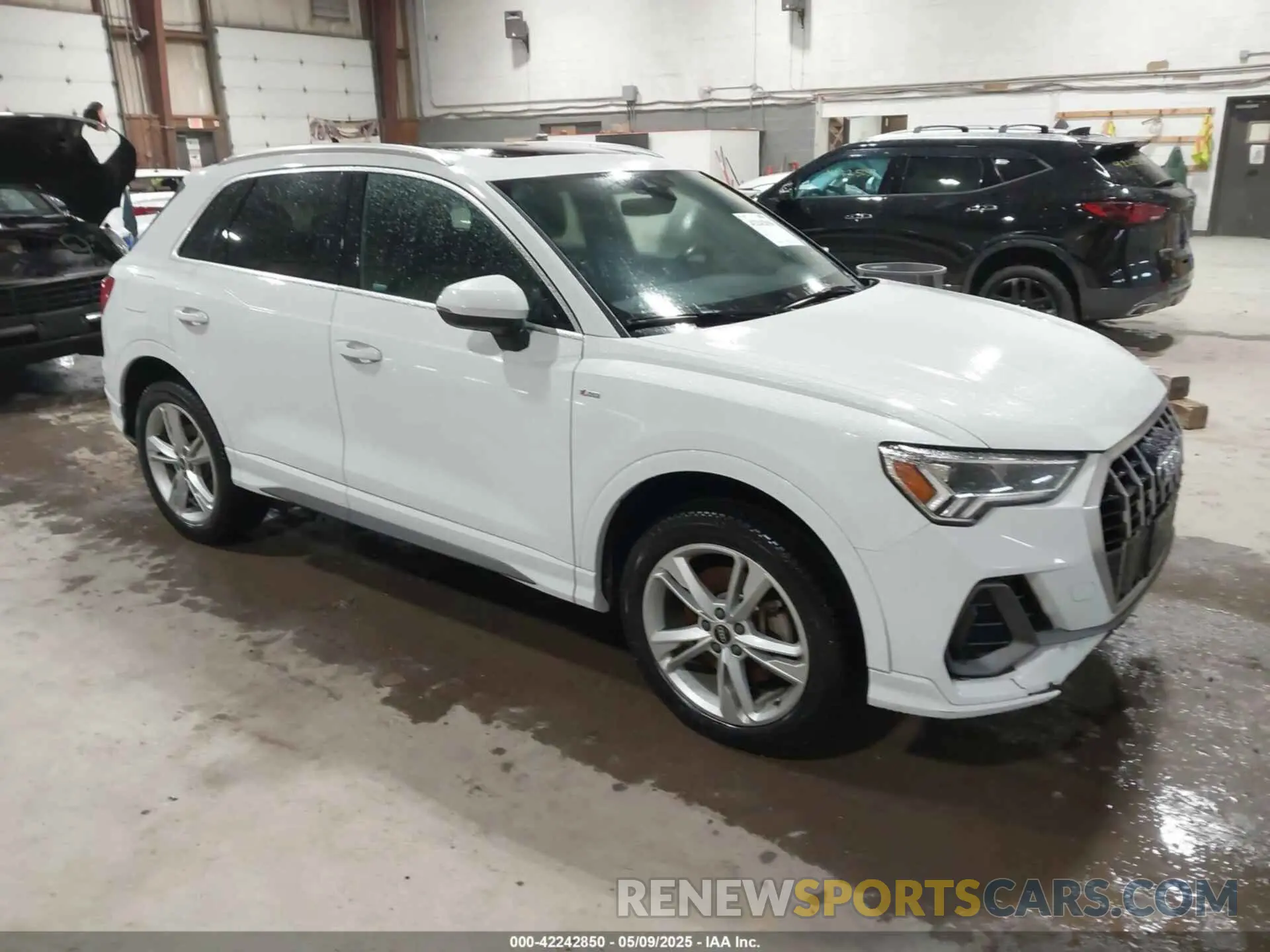 1 Photograph of a damaged car WA1EECF31M1060356 AUDI Q3 2021