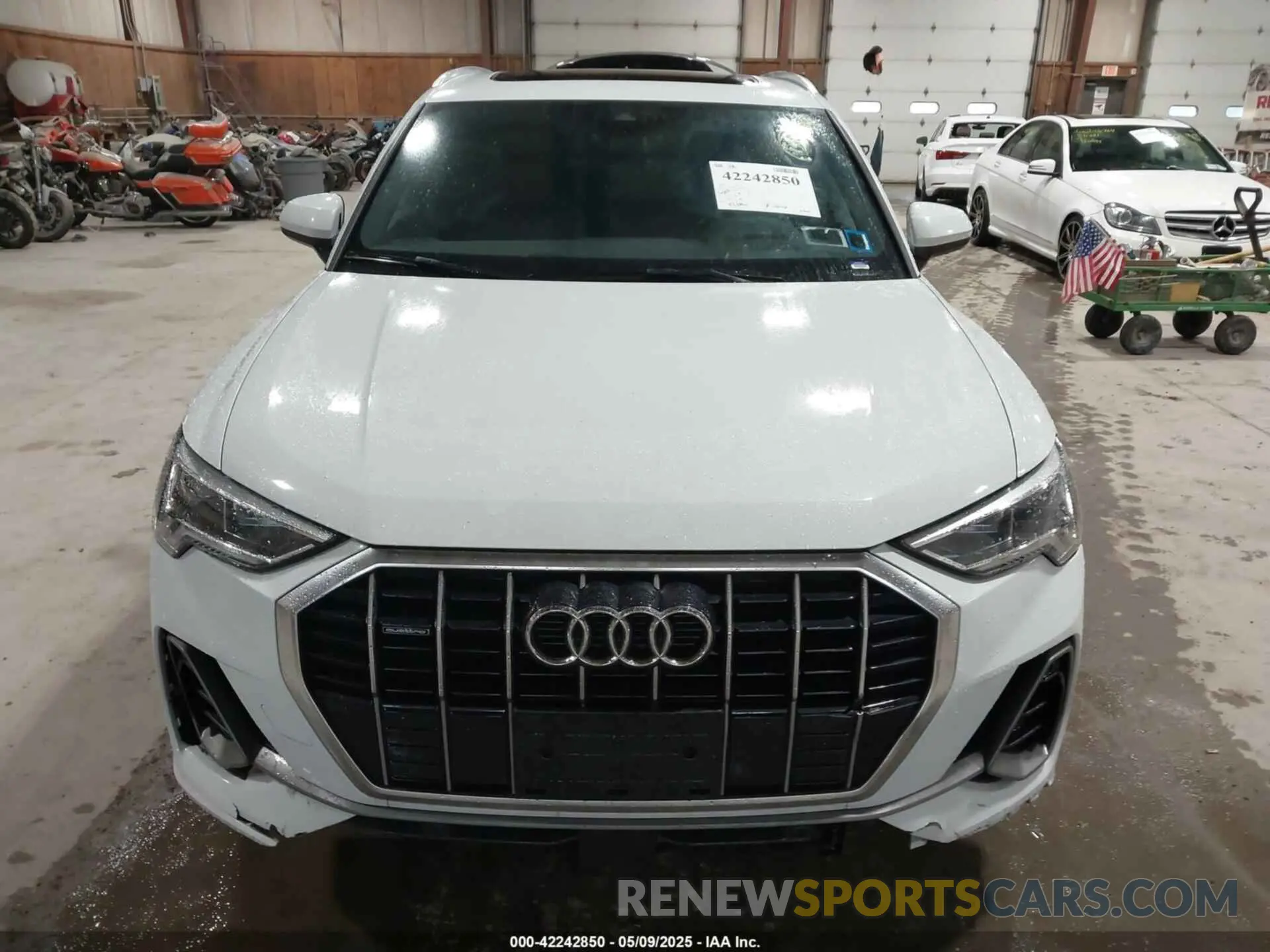 12 Photograph of a damaged car WA1EECF31M1060356 AUDI Q3 2021