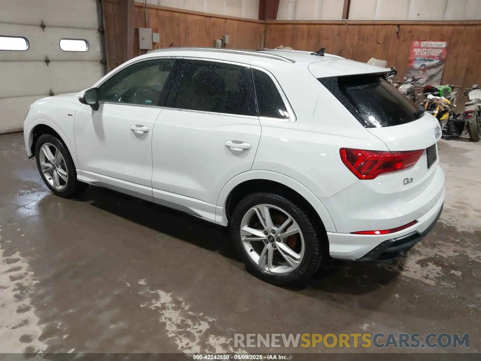 3 Photograph of a damaged car WA1EECF31M1060356 AUDI Q3 2021