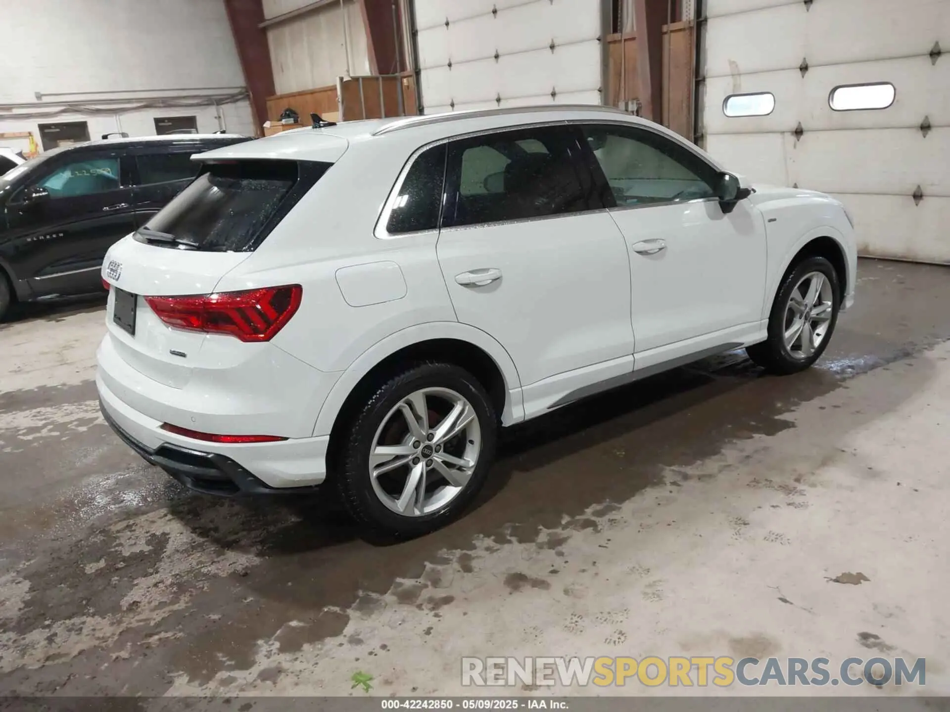 4 Photograph of a damaged car WA1EECF31M1060356 AUDI Q3 2021