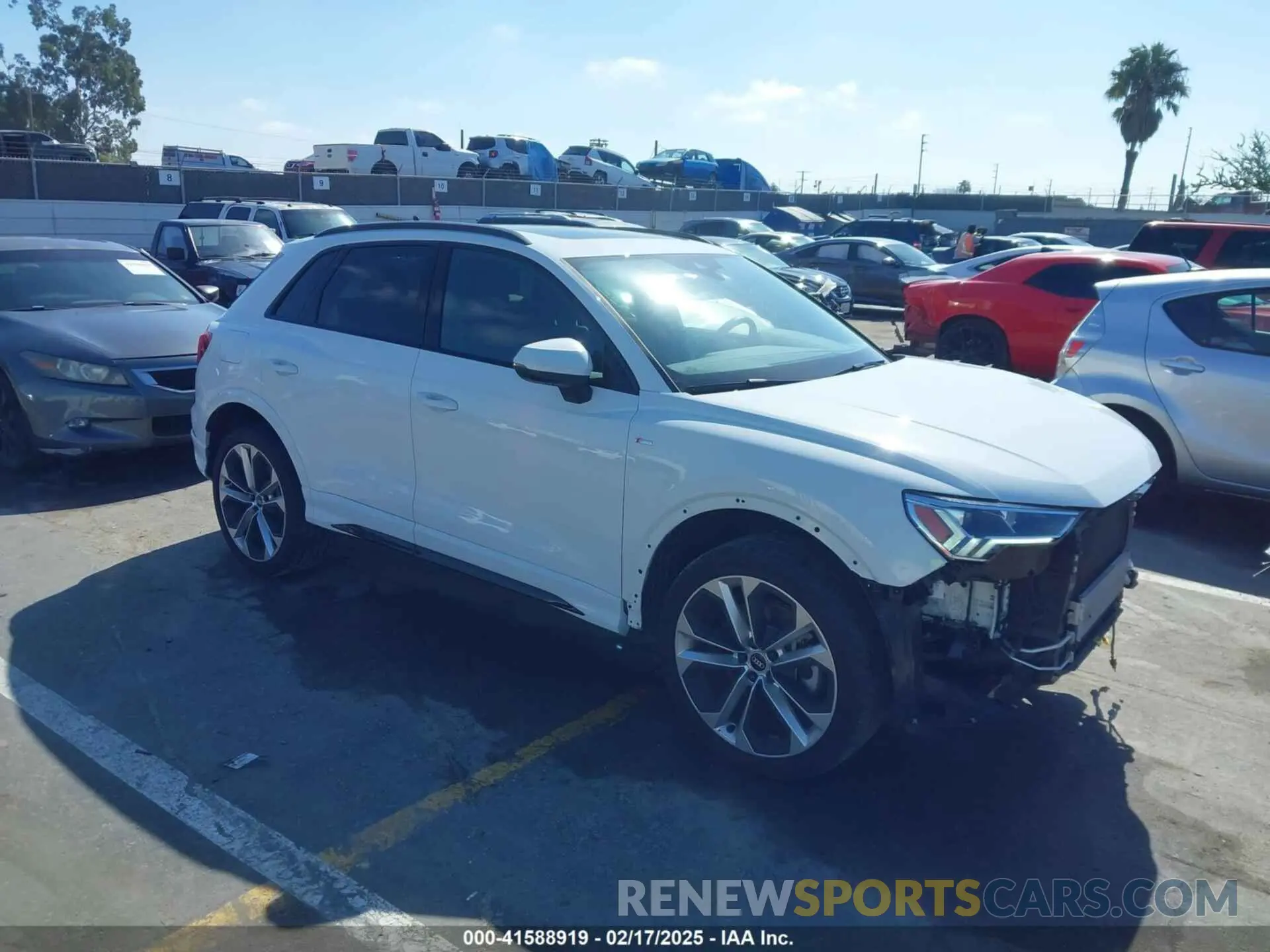1 Photograph of a damaged car WA1EECF31M1063905 AUDI Q3 2021
