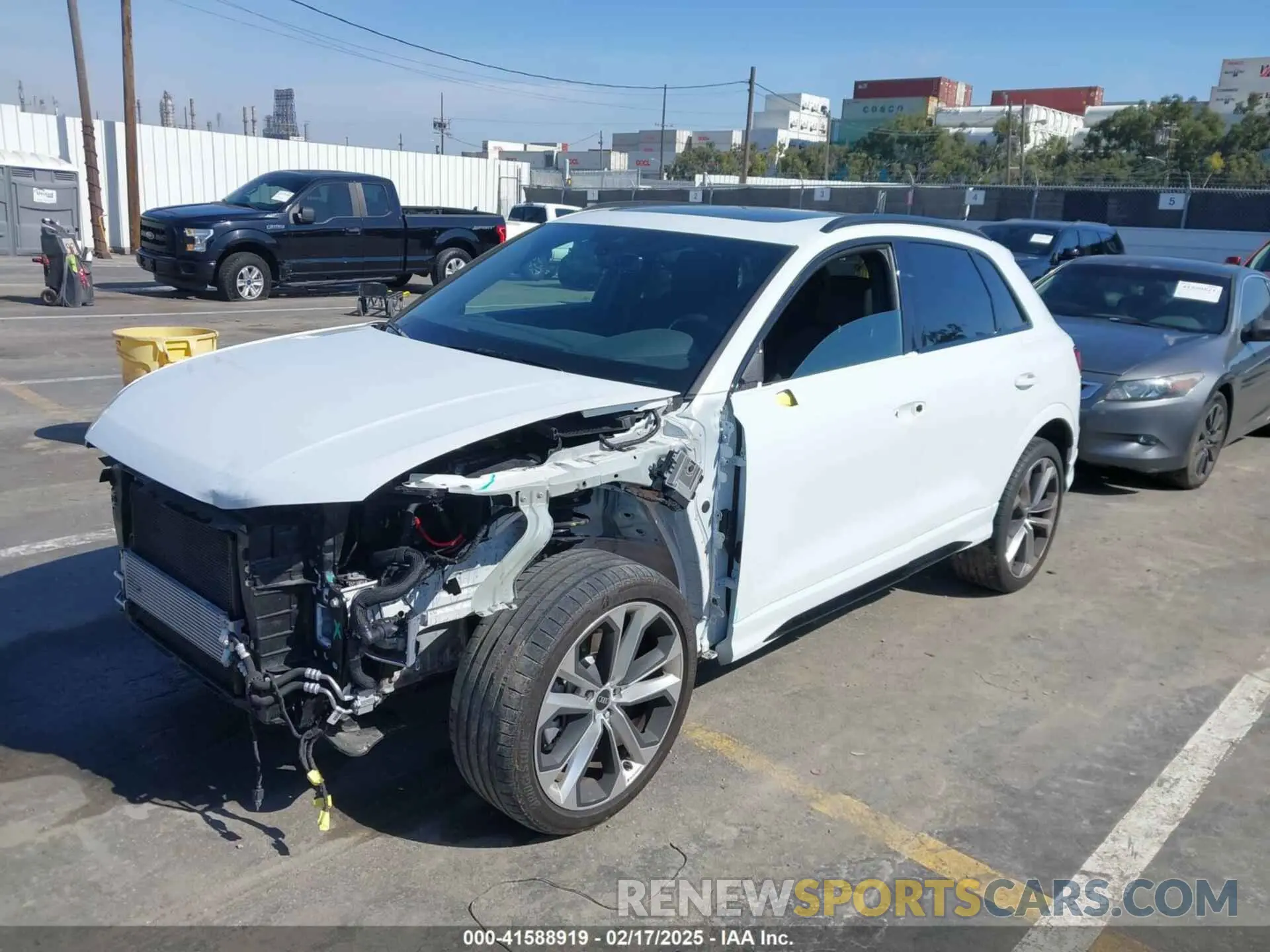 2 Photograph of a damaged car WA1EECF31M1063905 AUDI Q3 2021
