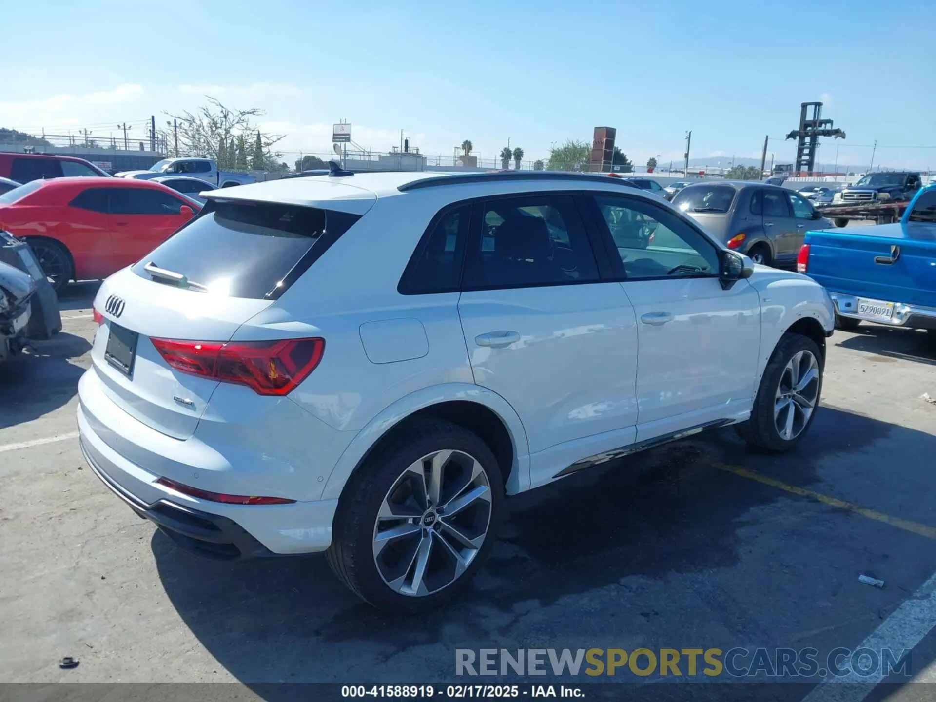4 Photograph of a damaged car WA1EECF31M1063905 AUDI Q3 2021