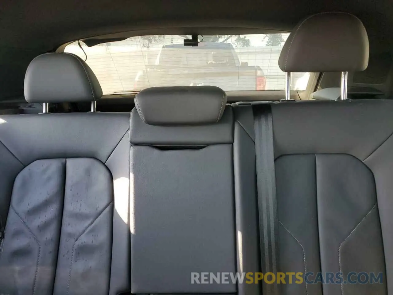 10 Photograph of a damaged car WA1EECF31M1103352 AUDI Q3 2021