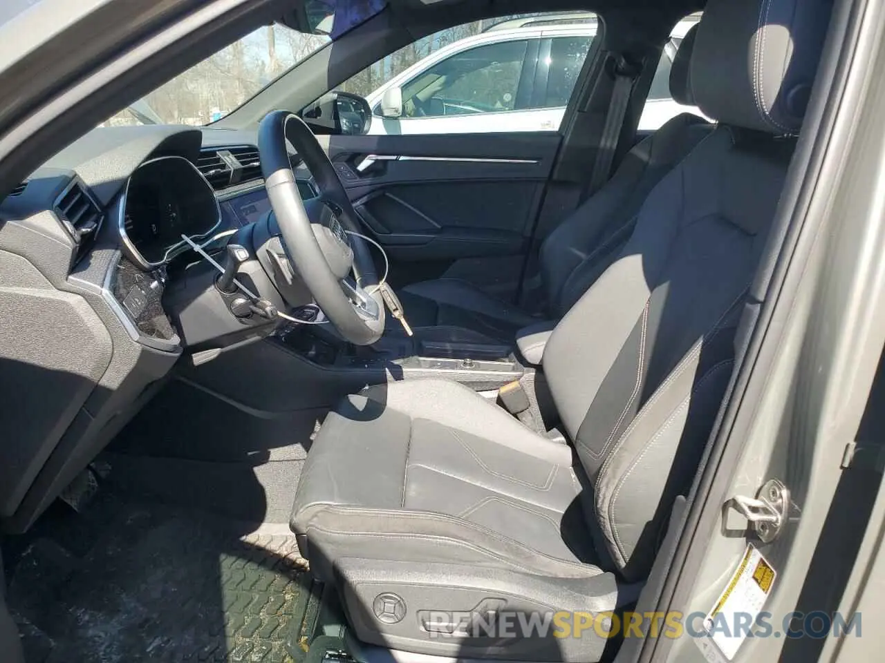 7 Photograph of a damaged car WA1EECF32M1028239 AUDI Q3 2021