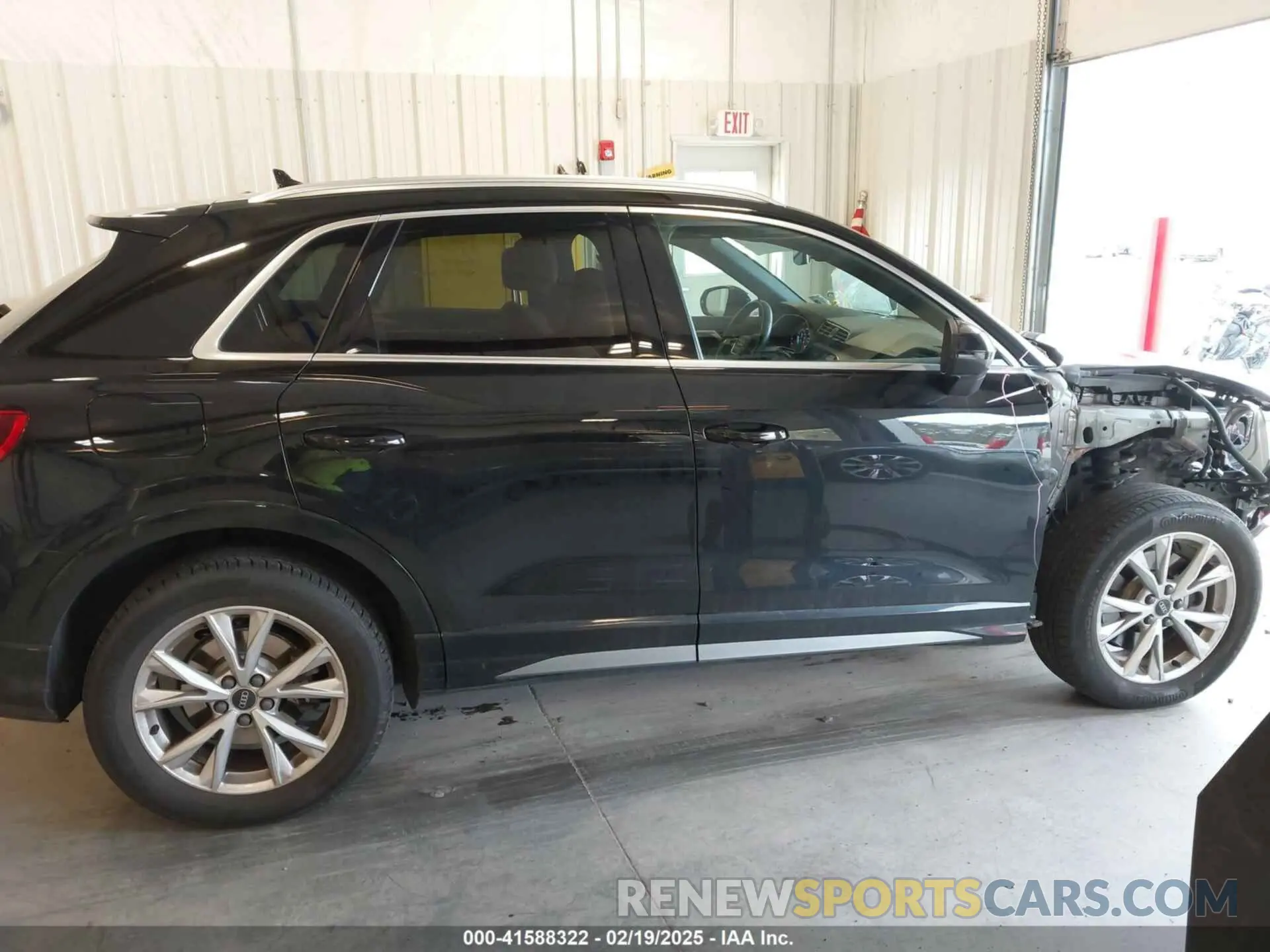 14 Photograph of a damaged car WA1EECF32M1054629 AUDI Q3 2021