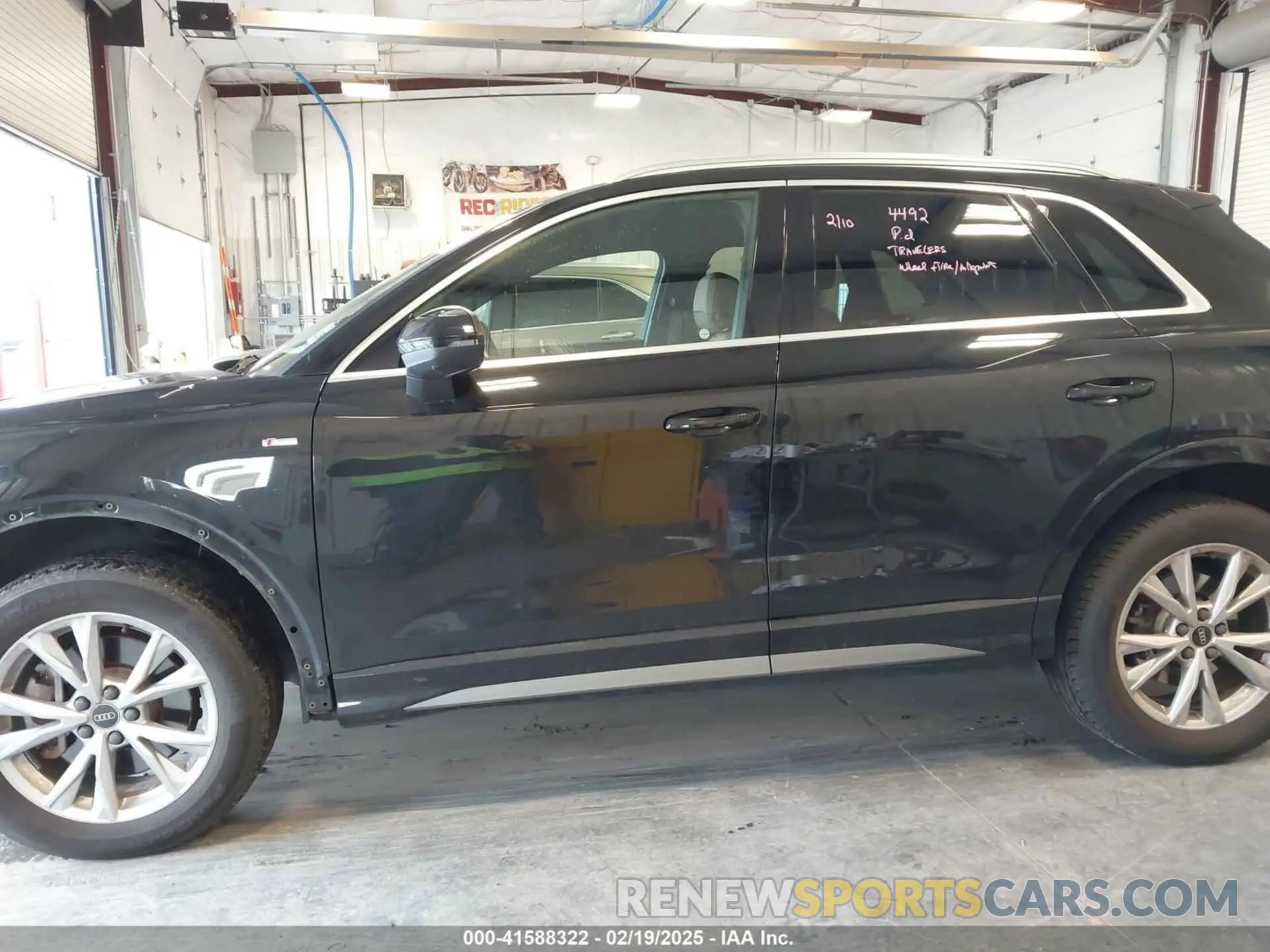 15 Photograph of a damaged car WA1EECF32M1054629 AUDI Q3 2021