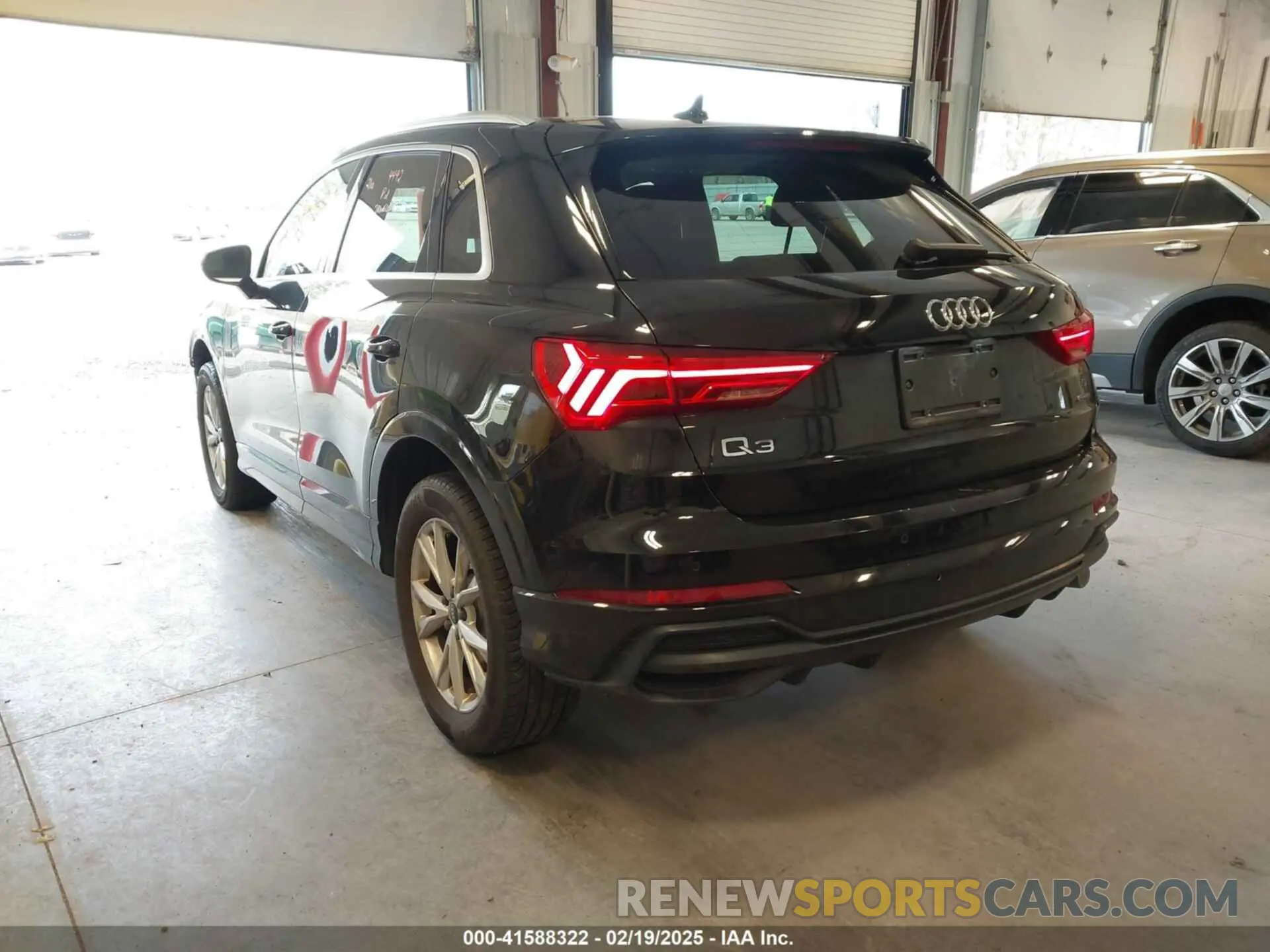 3 Photograph of a damaged car WA1EECF32M1054629 AUDI Q3 2021