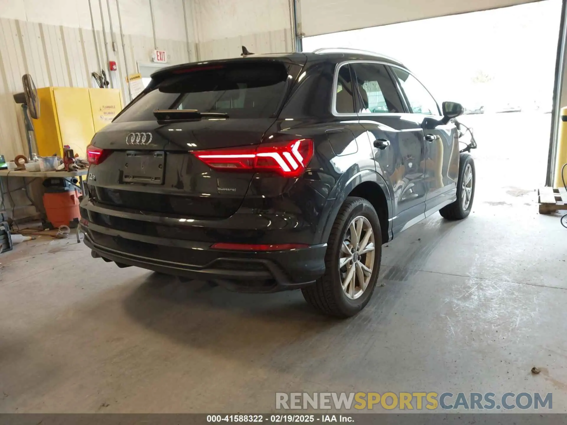 4 Photograph of a damaged car WA1EECF32M1054629 AUDI Q3 2021