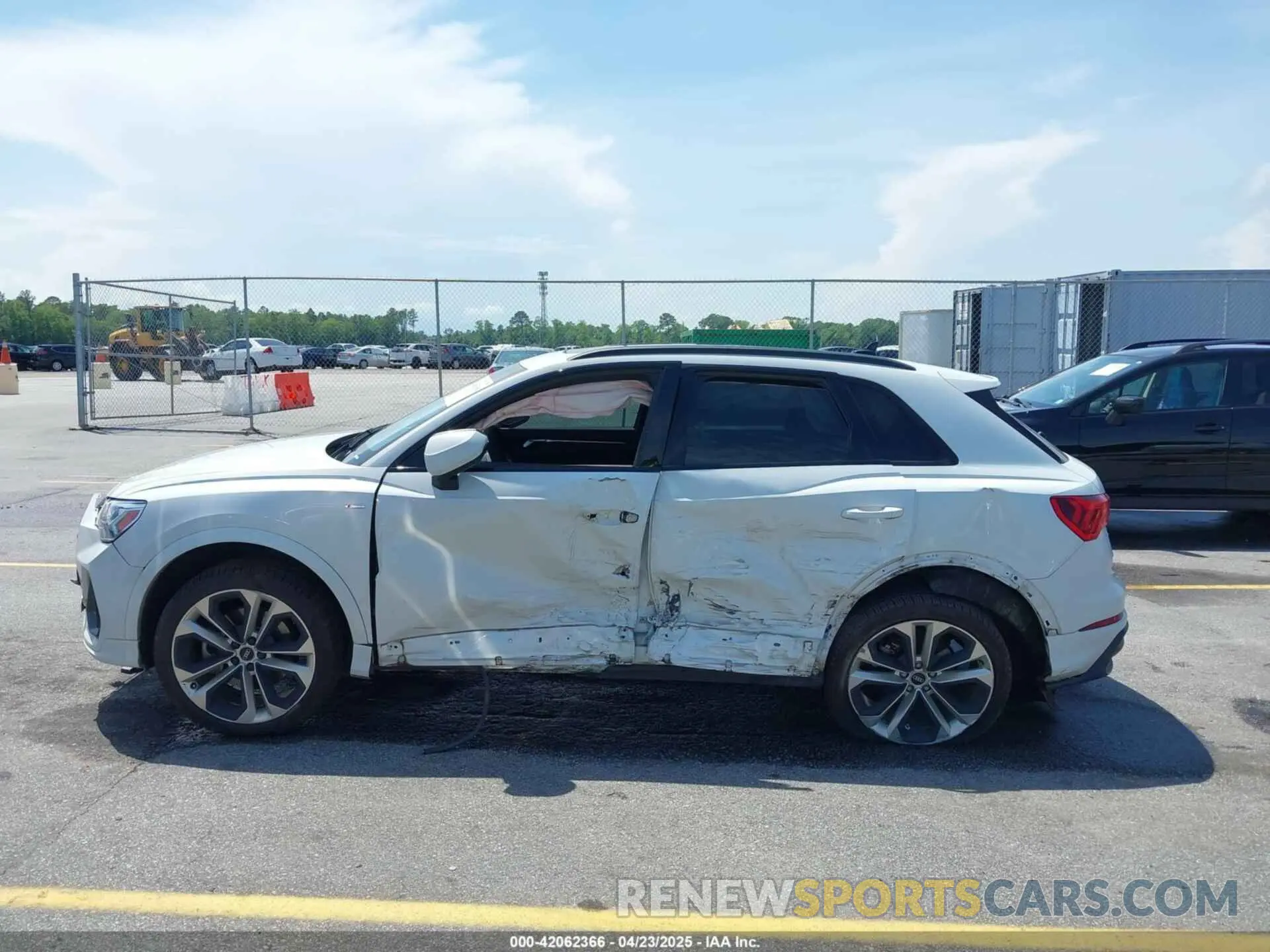 14 Photograph of a damaged car WA1EECF33M1024605 AUDI Q3 2021