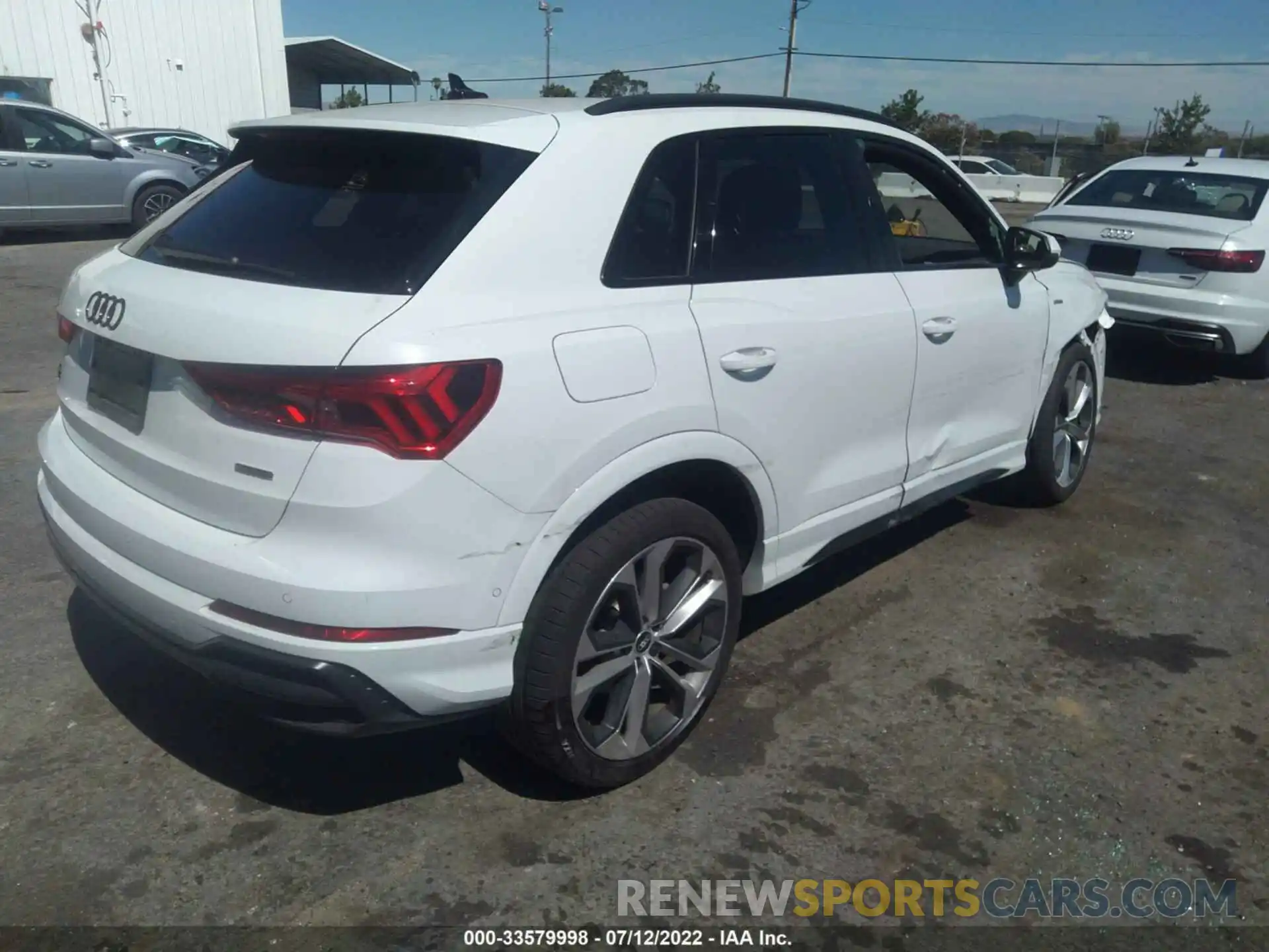 4 Photograph of a damaged car WA1EECF33M1085923 AUDI Q3 2021