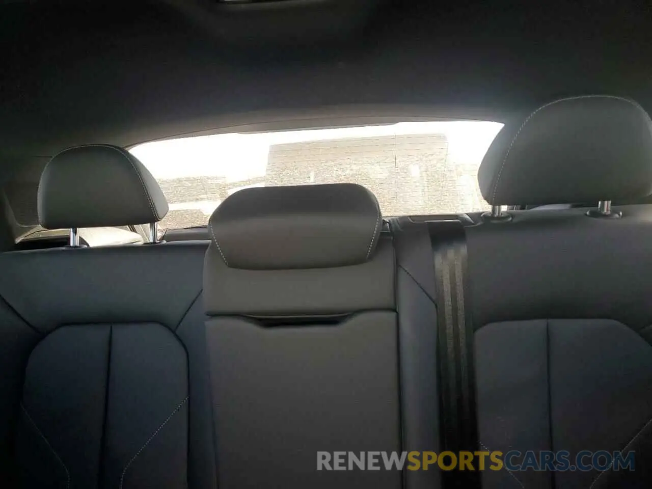 10 Photograph of a damaged car WA1EECF33M1130844 AUDI Q3 2021